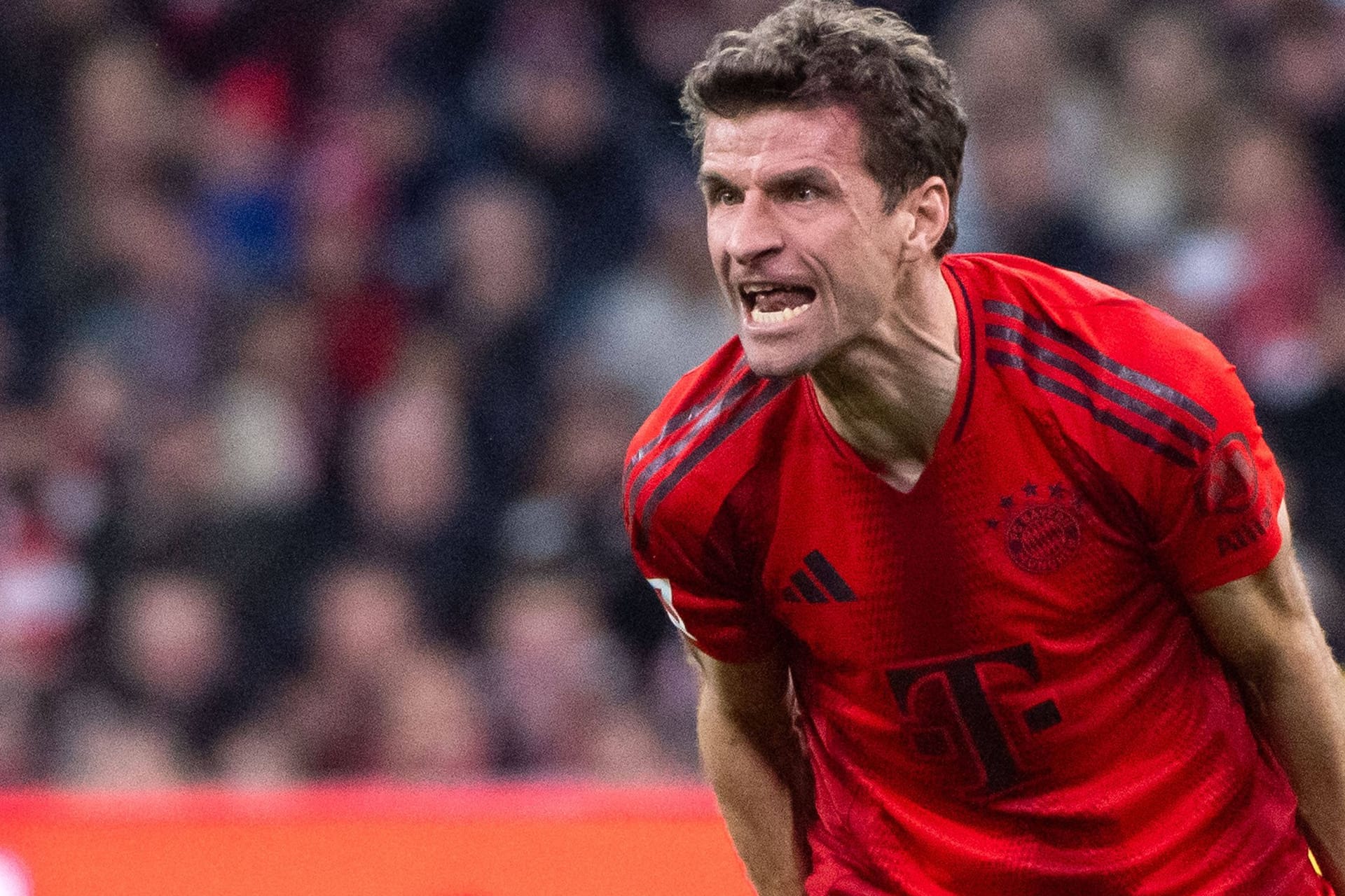 Thomas Müller mit Leidenschaft bei der Sache: Der Weltmeister stellt sich in den Dienst des Vereins.