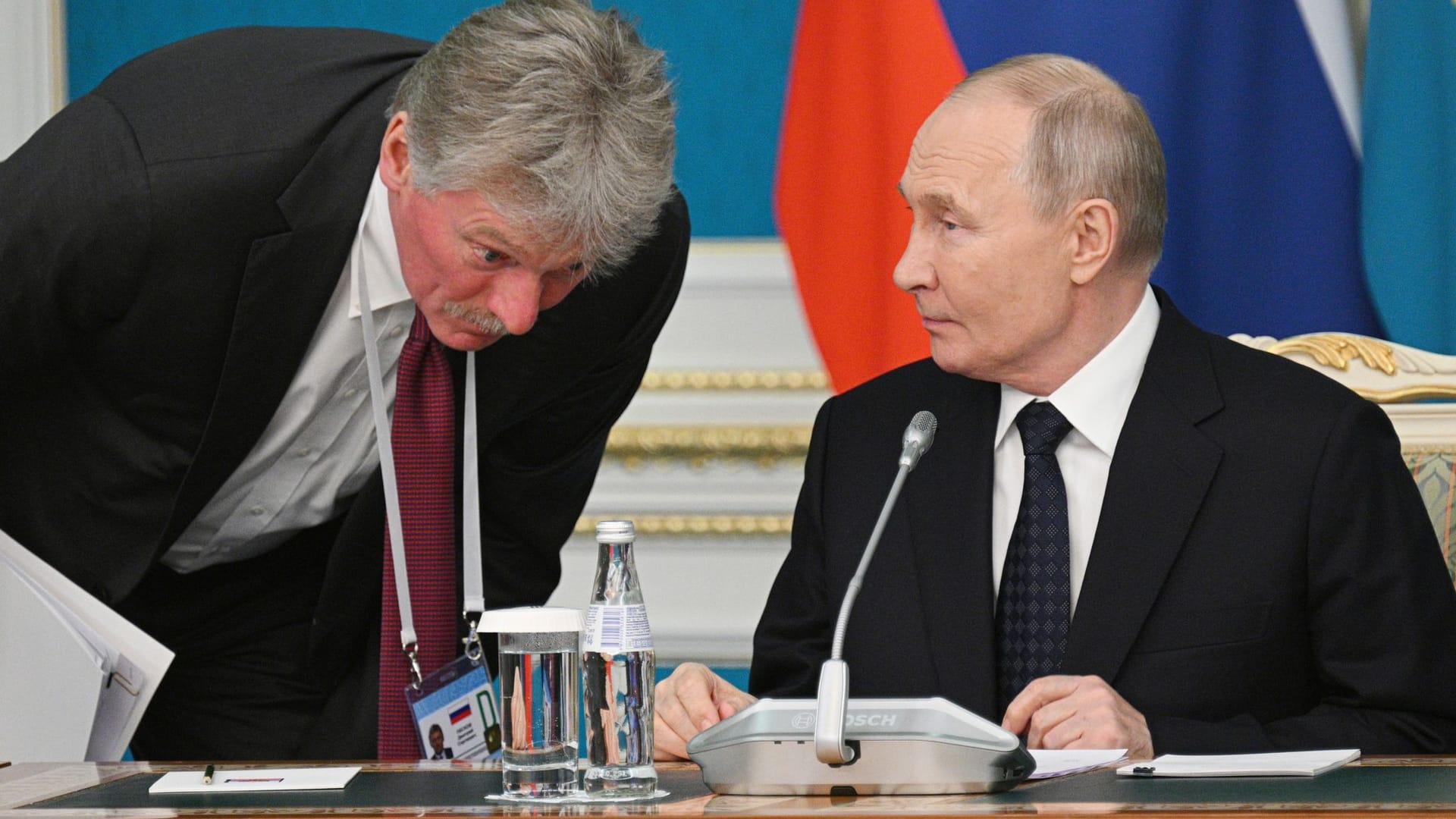Kremlchef Putin und sein Sprecher Peskow Kremlchef Putin und sein Sprecher Peskow