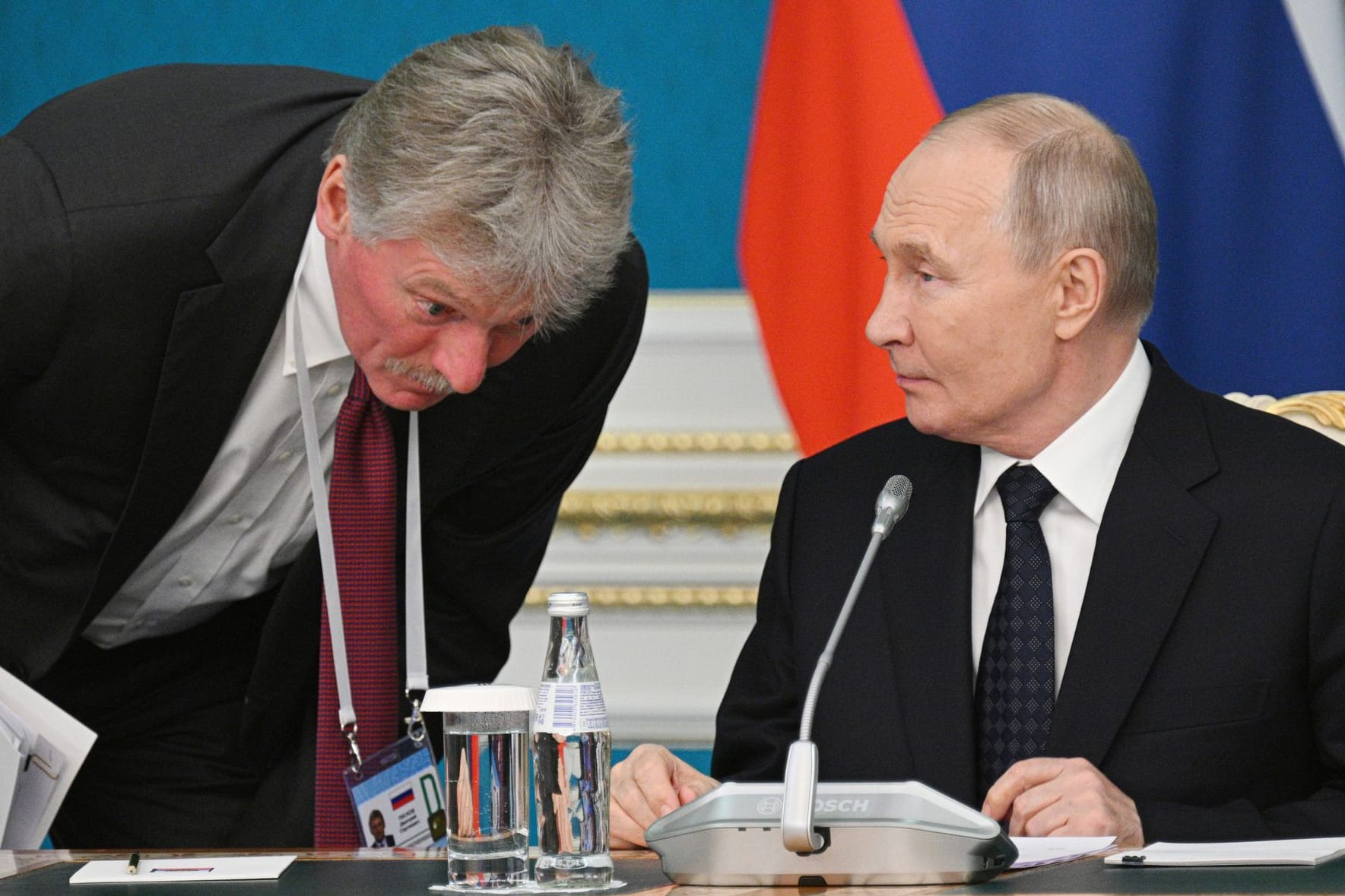 Kremlchef Putin und sein Sprecher Peskow