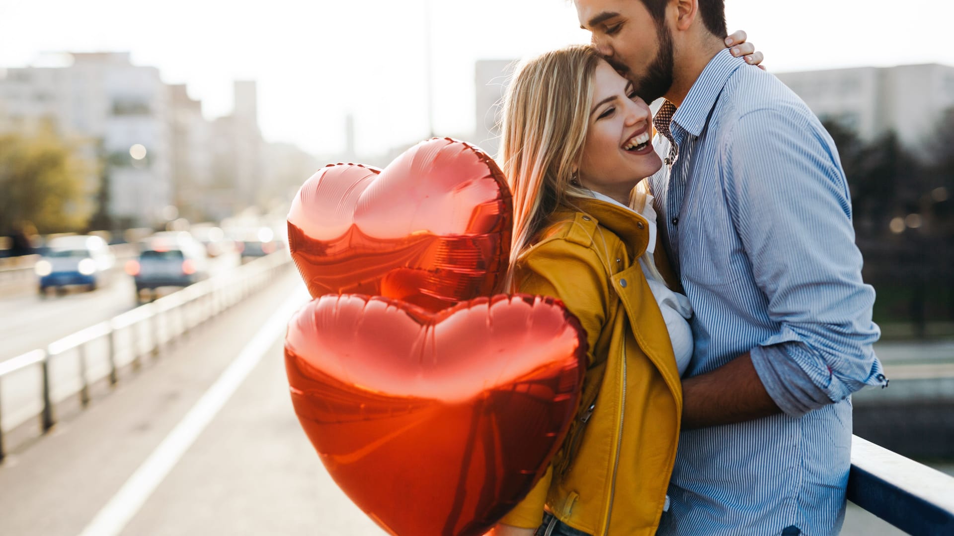 Nicht nur in Rosa und Rot: Wir zeigen Ihnen verschiedene romantische Outfit-Ideen für den Valentinstag. (Symbolbild)