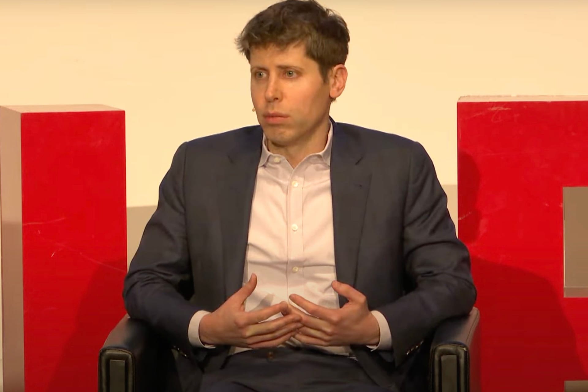 OpenAI-Chef Sam Altman am Freitag bei einer Podiumsdiskussion in der Technischen Universität Berlin.