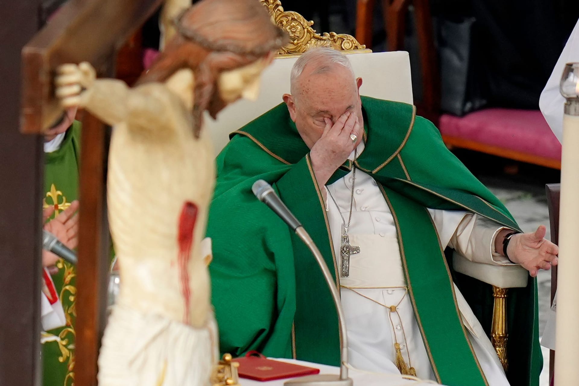 Messe zum Jubiläum der Streitkräfte auf dem Petersplatz