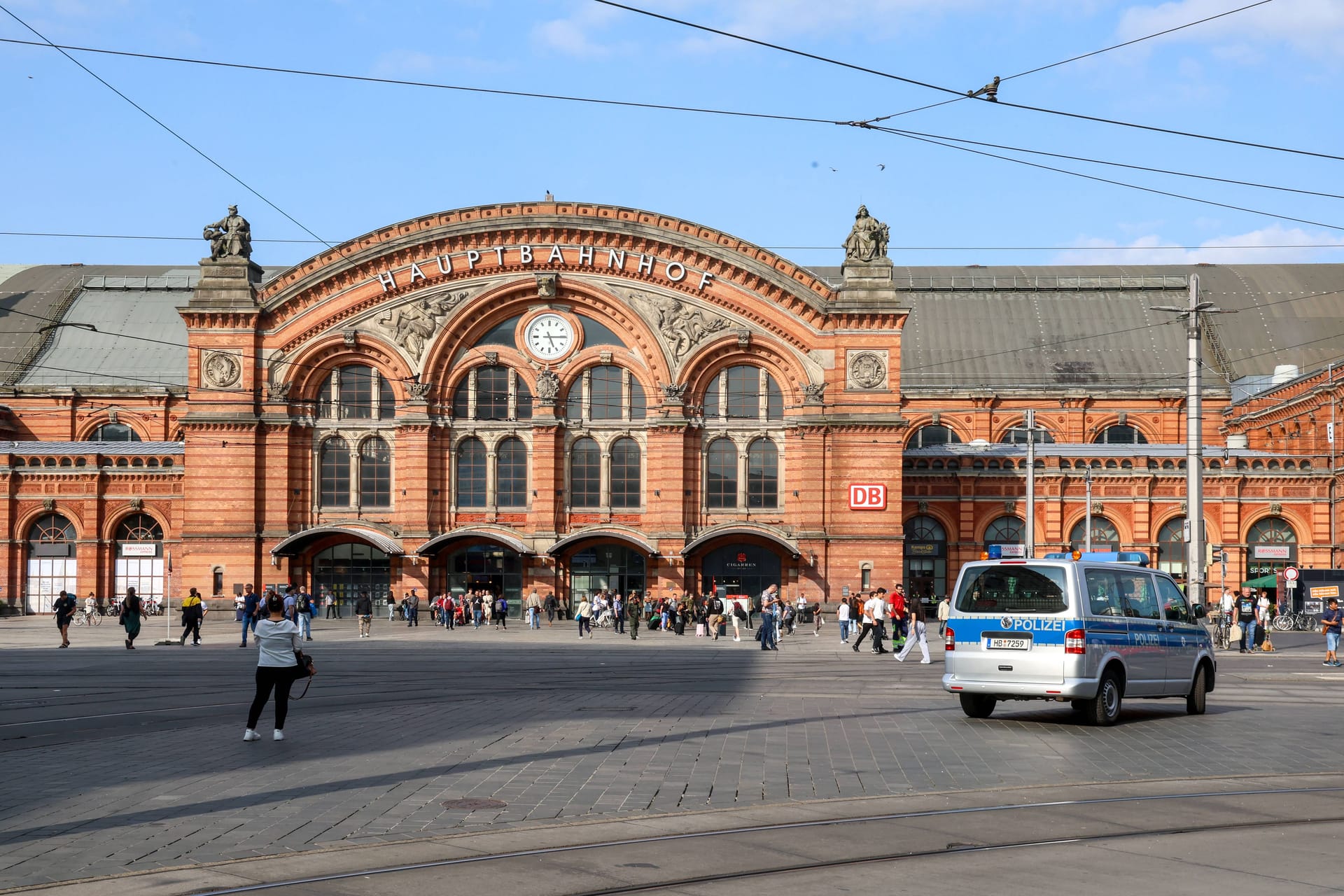 Der Bahnhofsplatz in Bremen (Archivbild): Hier fand der Einsatz der Bundespolizei statt.