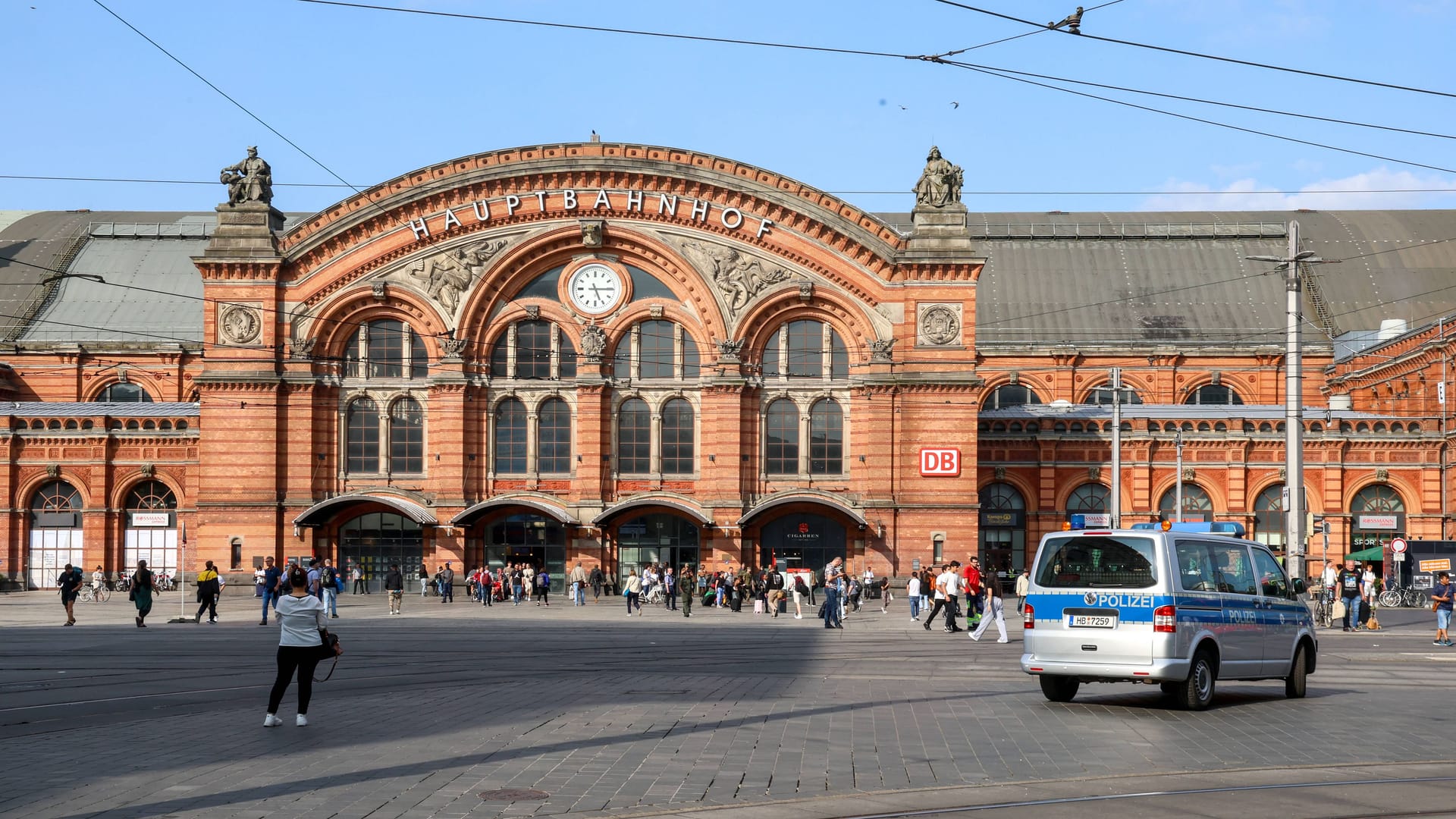 Der Bahnhofsplatz in Bremen (Archivbild): Hier fand der Einsatz der Bundespolizei statt.