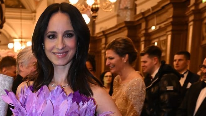 Stephanie Stumph hat beim Semperopernball drei Outfits getragen: Eines davon das historische Kleid aus dem Jahr 1925.