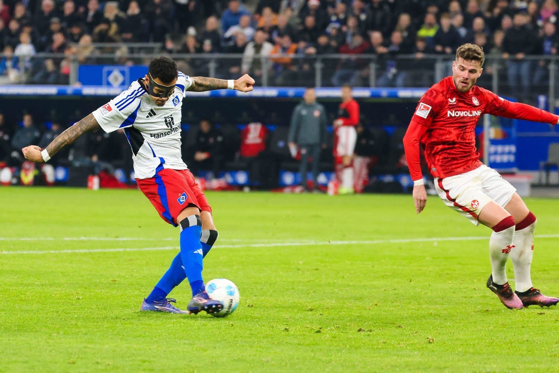 Davie Selke am Ball: Gegen den 1. FC Kaiserslautern gewann der Hamburger SV am Samstag 3:0.