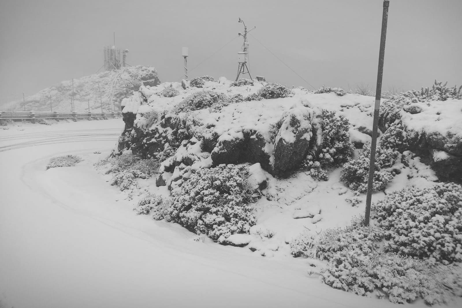 Puig Major: Auf dem höchsten Berg der spanischen Ferieninsel hat sich eine Schneedecke gebildet.