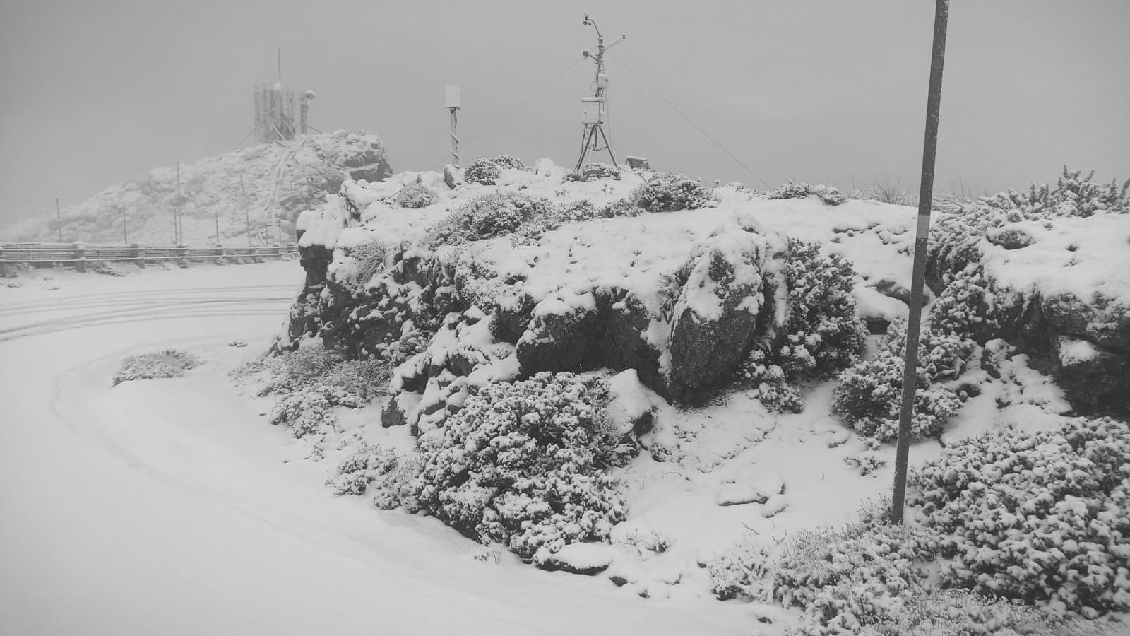 Puig Major: Auf dem höchsten Berg der spanischen Ferieninsel hat sich eine Schneedecke gebildet.