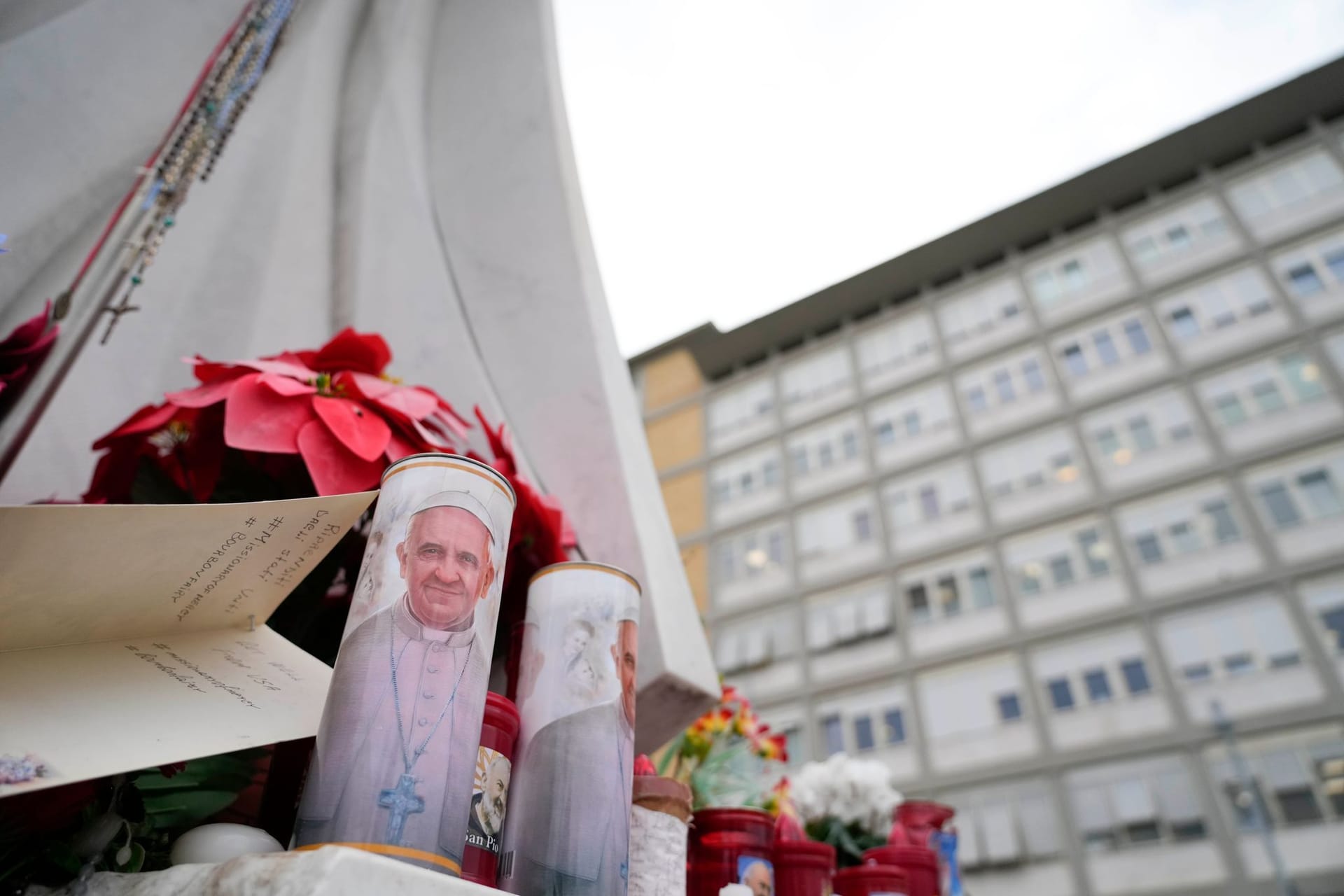 Papst im Gemelli-Krankenhaus in Rom