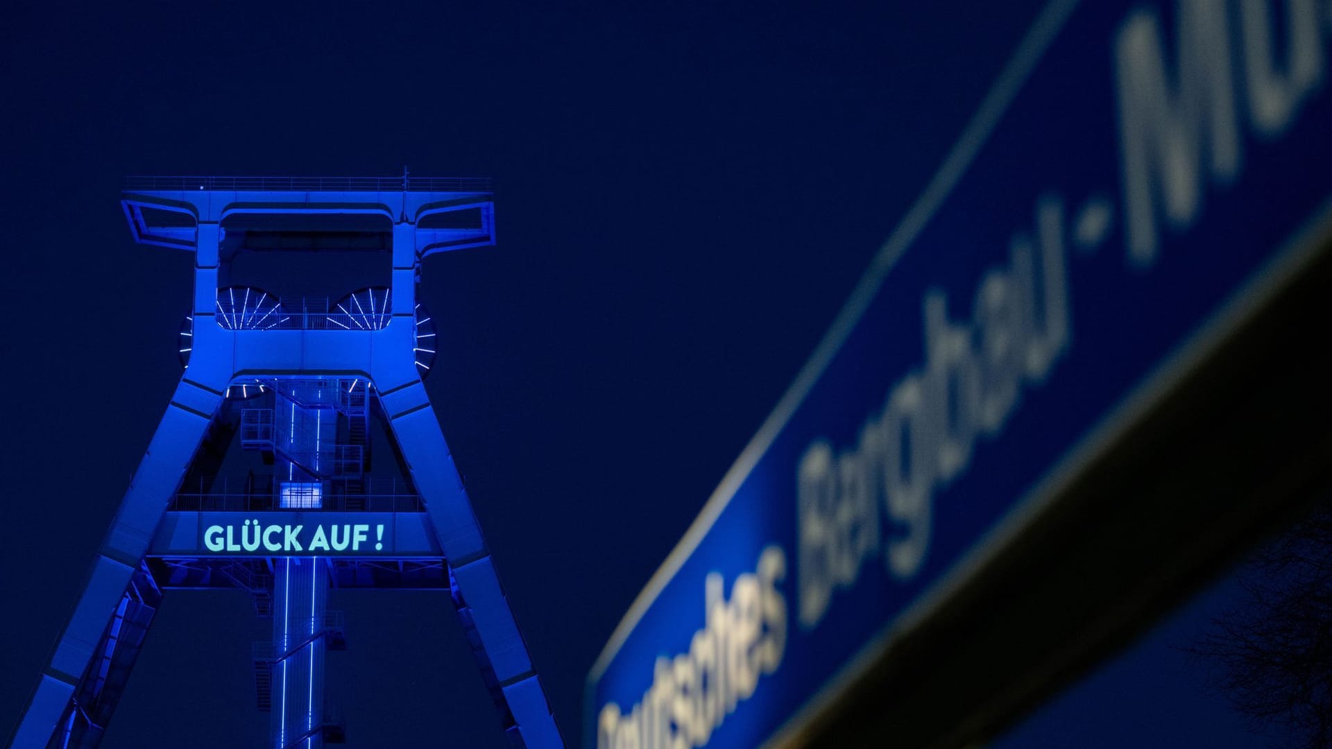 Neue Lichtskulptur über dem Deutschen Bergbau-Museum