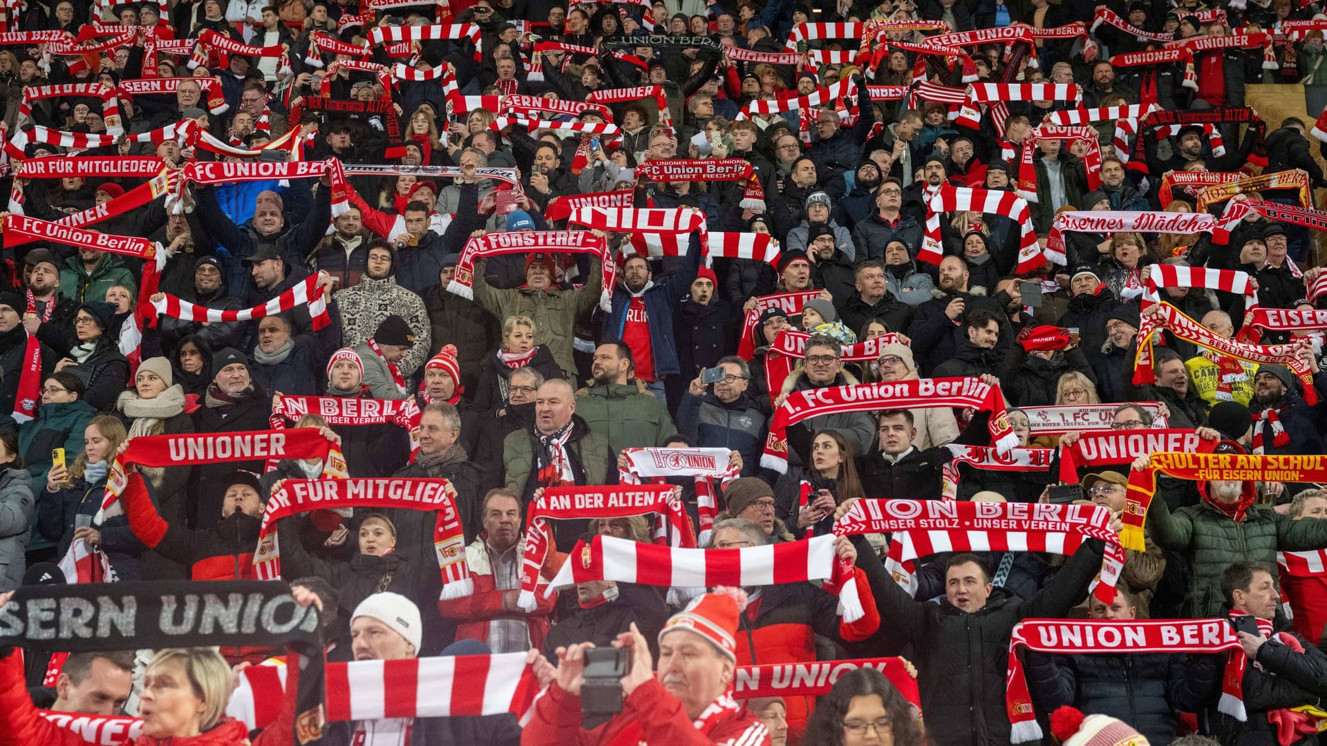 Fans von Union Berlin (Archivbild): Der Verein hat einen neuen Hauptsponsor gefunden.