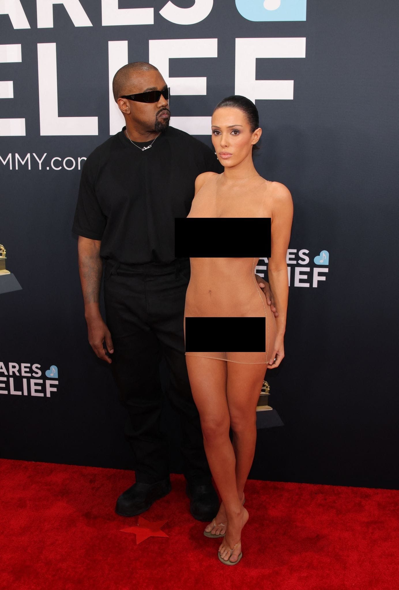 Kanye West und Bianca Censori auf dem roten Teppich bei der 67. Grammy-Verleihung.