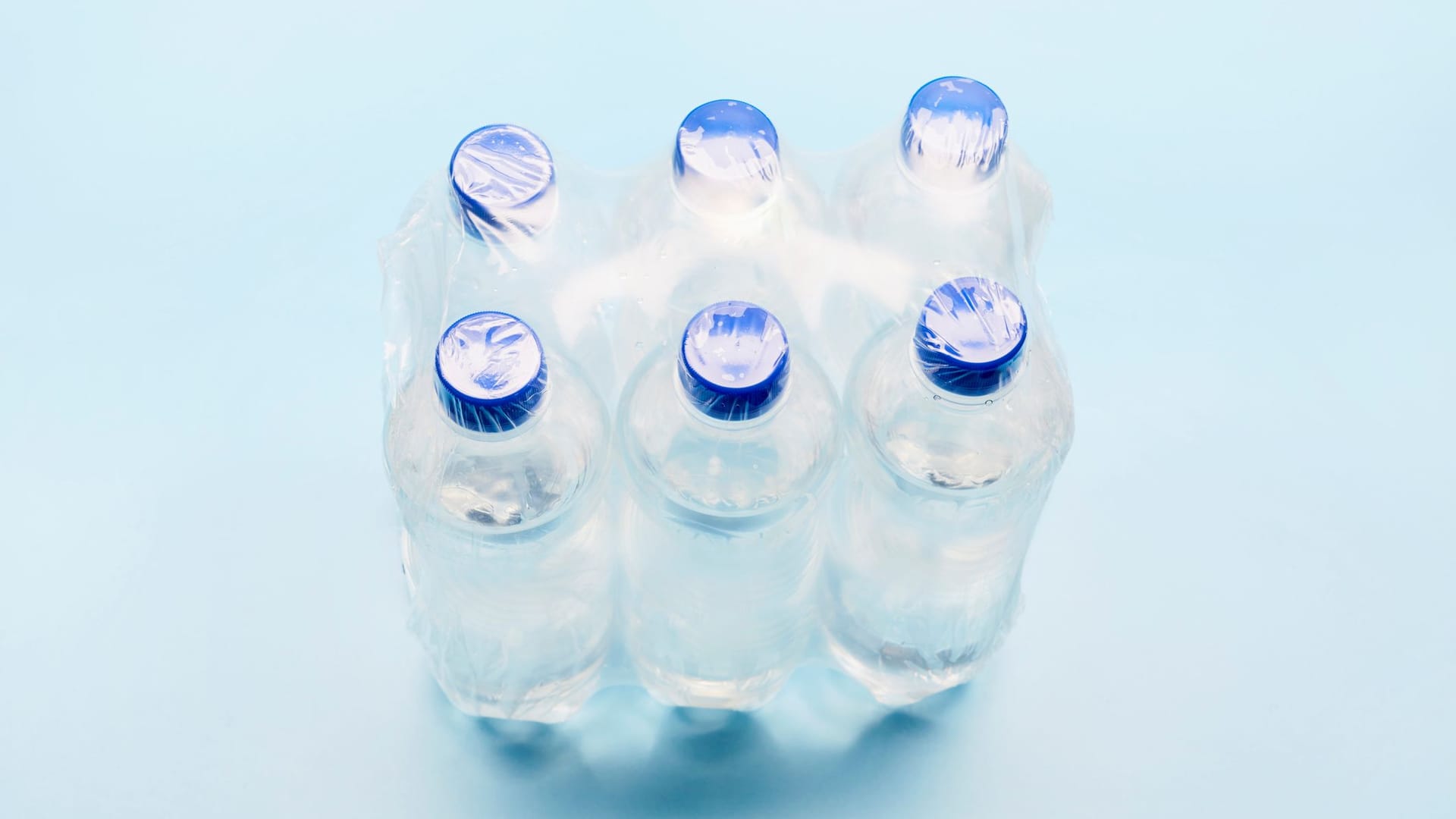 Sechserpackung Wasser: In einigen Fällen dürfen Sie die Packung nicht aufreißen.