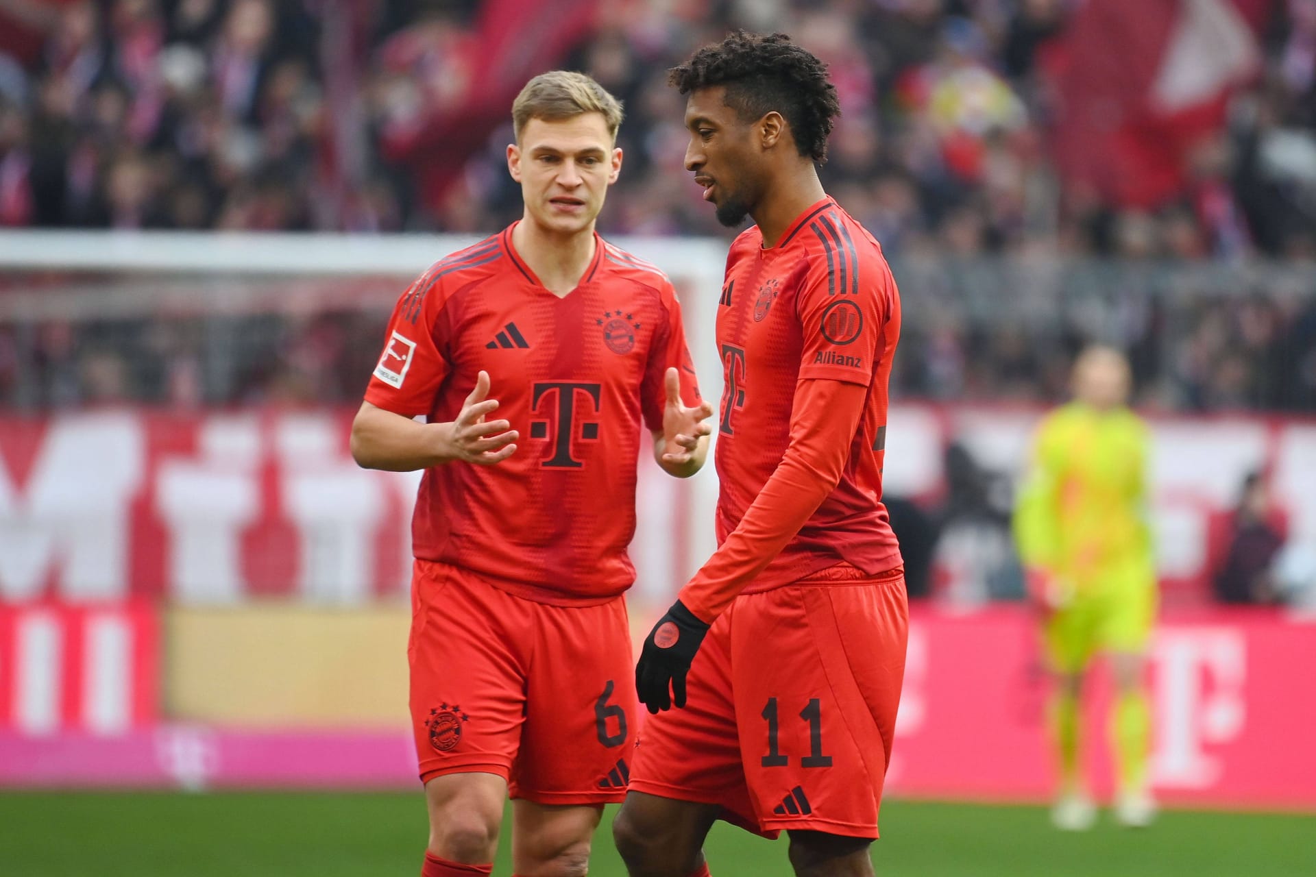 Joshua Kimmich (l.) und Kingsley Coman: Die Bayern konnten mit dem wilden 4:3-Sieg gegen Kiel nicht zufrieden sein.