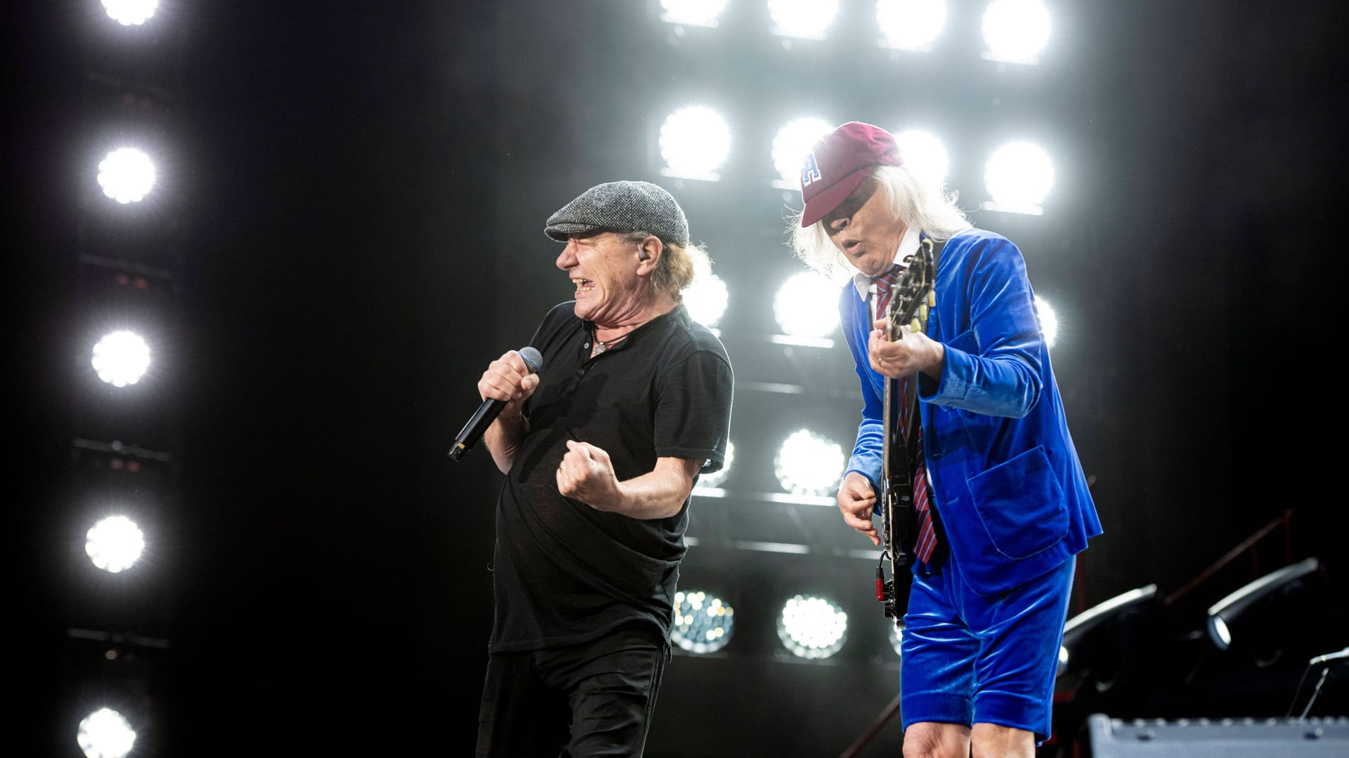 Sänger Brian Johnson (l.) und Gitarrist Angus Young (Archivbild): AC/DC kommt für ein Konzert nach Berlin.