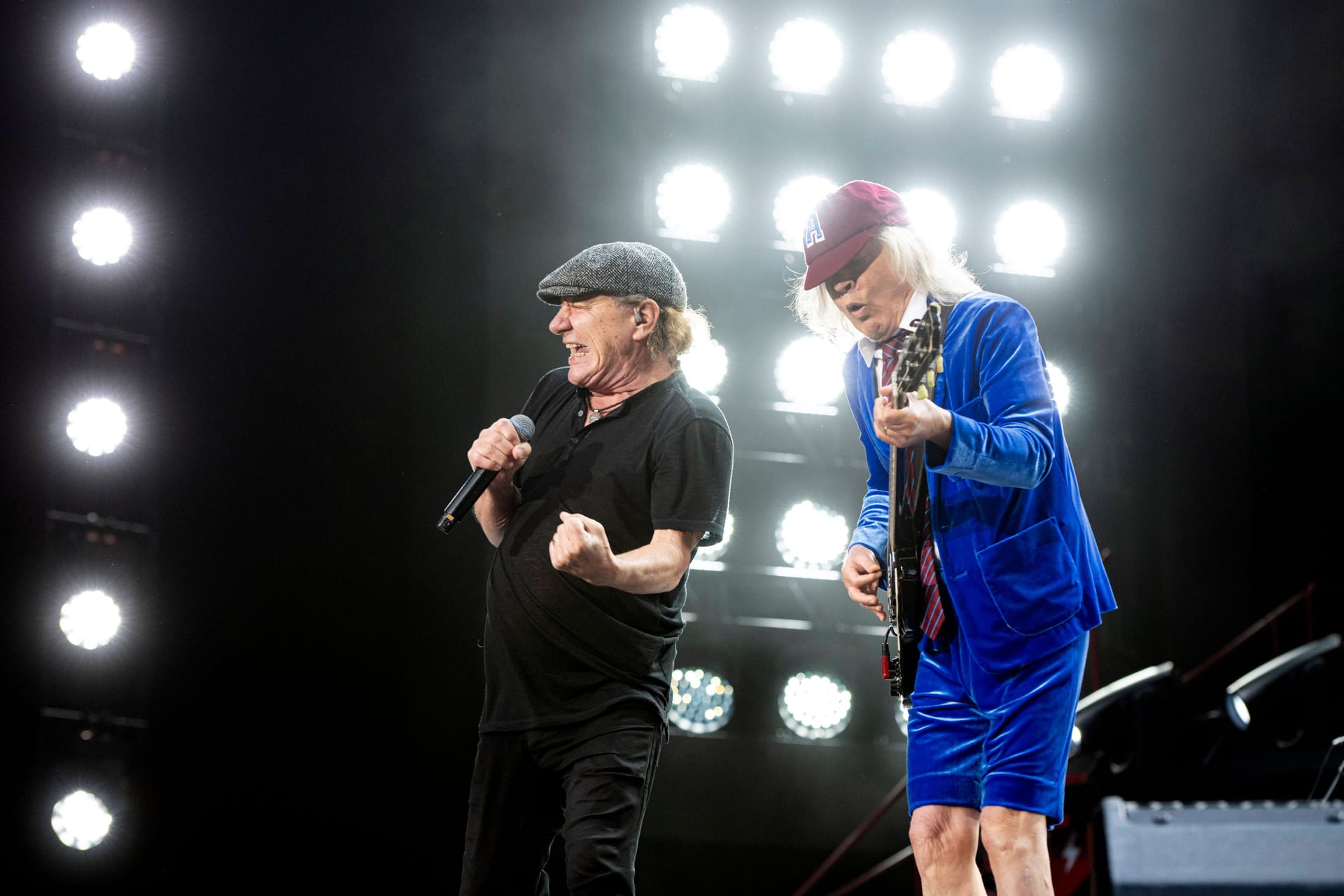 Sänger Brian Johnson (l.) und Gitarrist Angus Young (Archivbild): AC/DC kommt für ein Konzert nach Berlin.