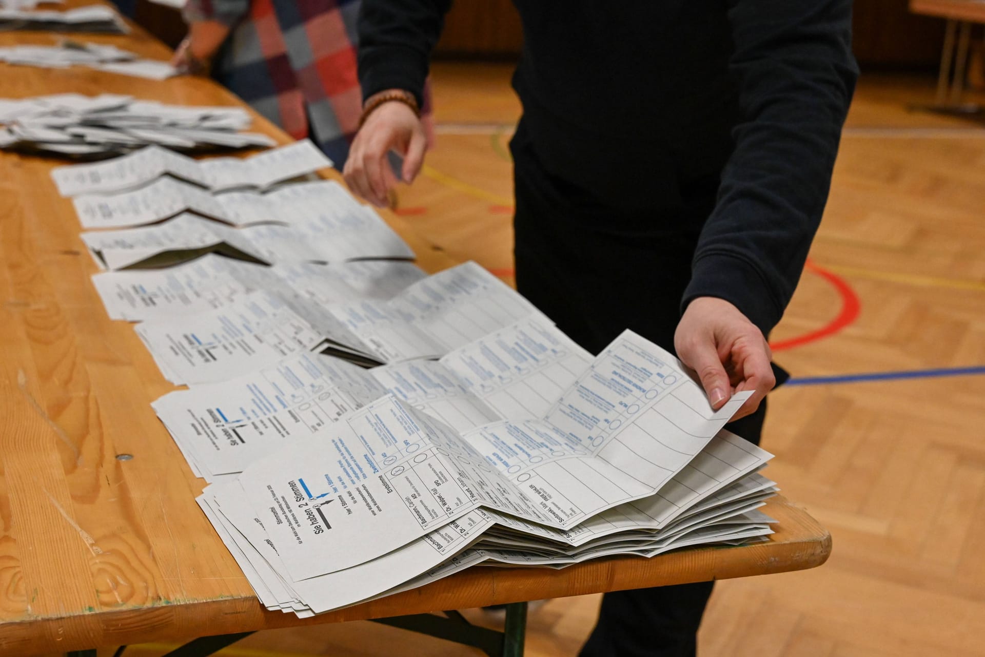 Auszahlung: Zwischenergebnisse der Bundeswahlleiterin lösten am Wahlabend Verwirrung aus, weil sie als vorläufiges Ergebnis dargestellt wurden.