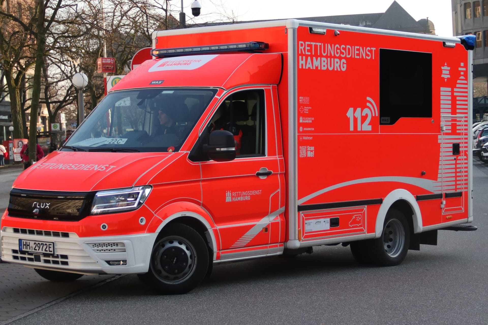 E-Rettungswagen: Seit wenigen Tagen testet die Feuerwehr Hamburg zwei elektrische Rettungswagen.