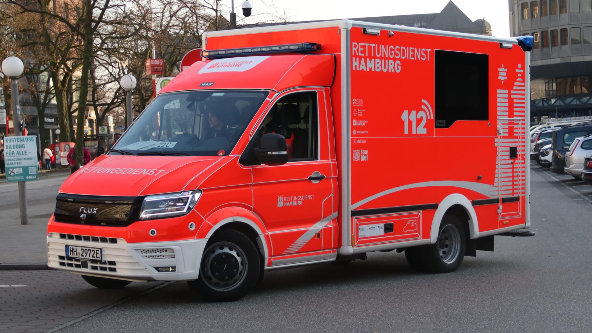 E-Rettungswagen: Seit wenigen Tagen testet die Feuerwehr Hamburg zwei elektrische Rettungswagen.