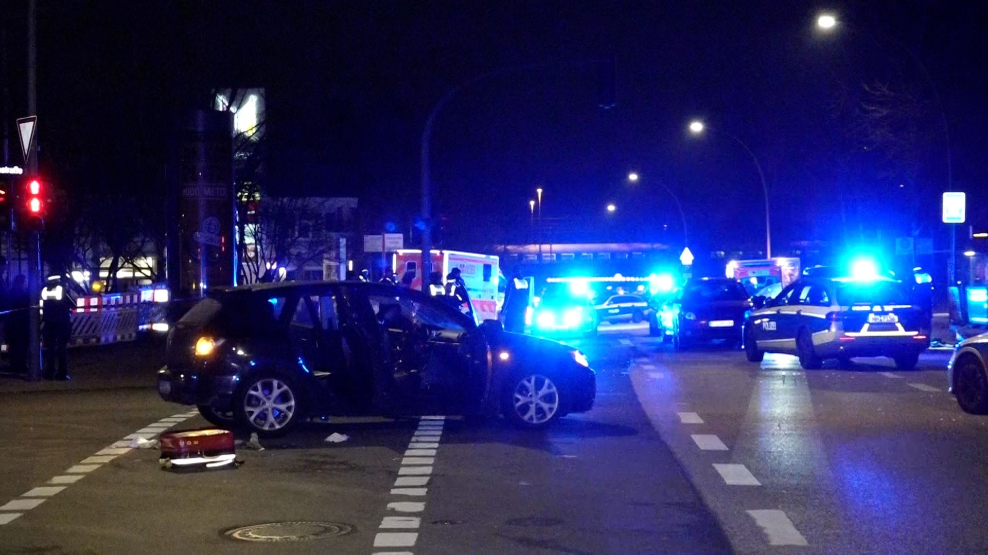 Nach einem Unfall in Hamburg soll einer der Beteiligten plötzlich ein Messer gezückt und auf den Unfallgegner eingestochen haben.