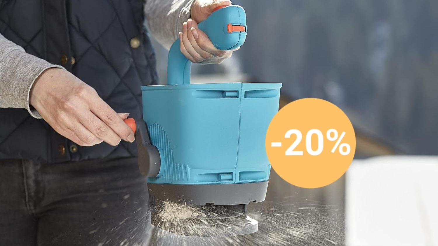 Mit einem Handstreuer lässt sich Streusalz effektiv und praktisch verteilen. Bei Amazon ist derzeit ein Modell von Gardena im Angebot.