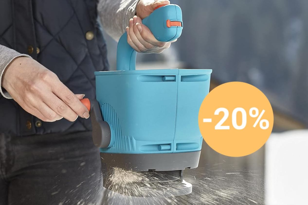 Mit einem Handstreuer lässt sich Streusalz effektiv und praktisch verteilen. Bei Amazon ist derzeit ein Modell von Gardena im Angebot.