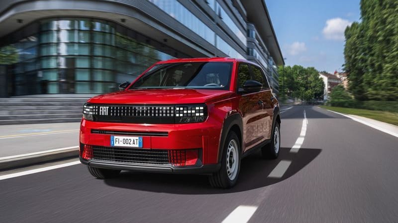 Los geht's, großes Bärchen: Das zeigt sich quirlig in der Stadt und schwimmt auf der Autobahn gemächlich mit.