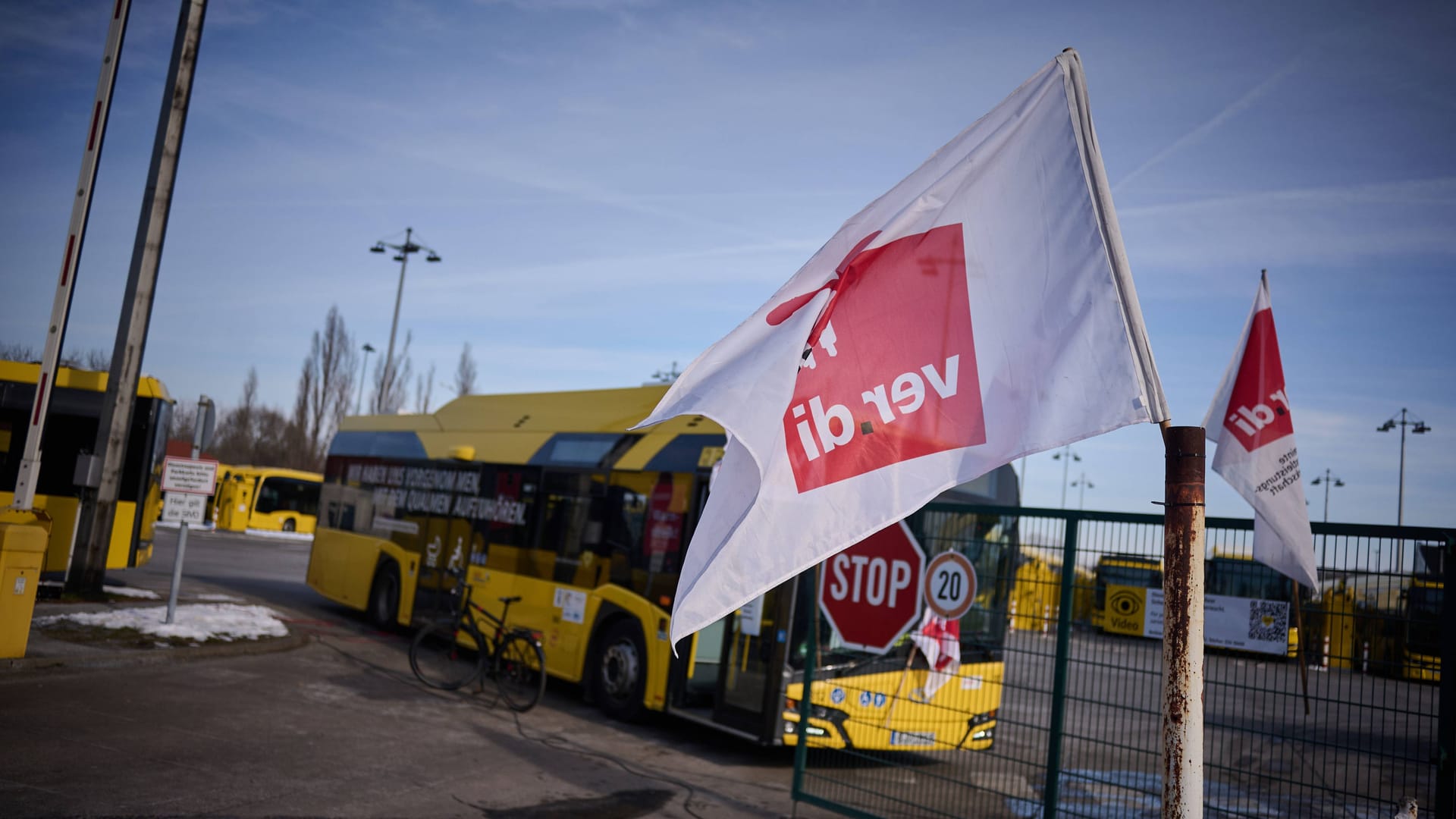 Busse der BVG (Archivbild): Kommt es zu einem weiteren Streik in Berlin?