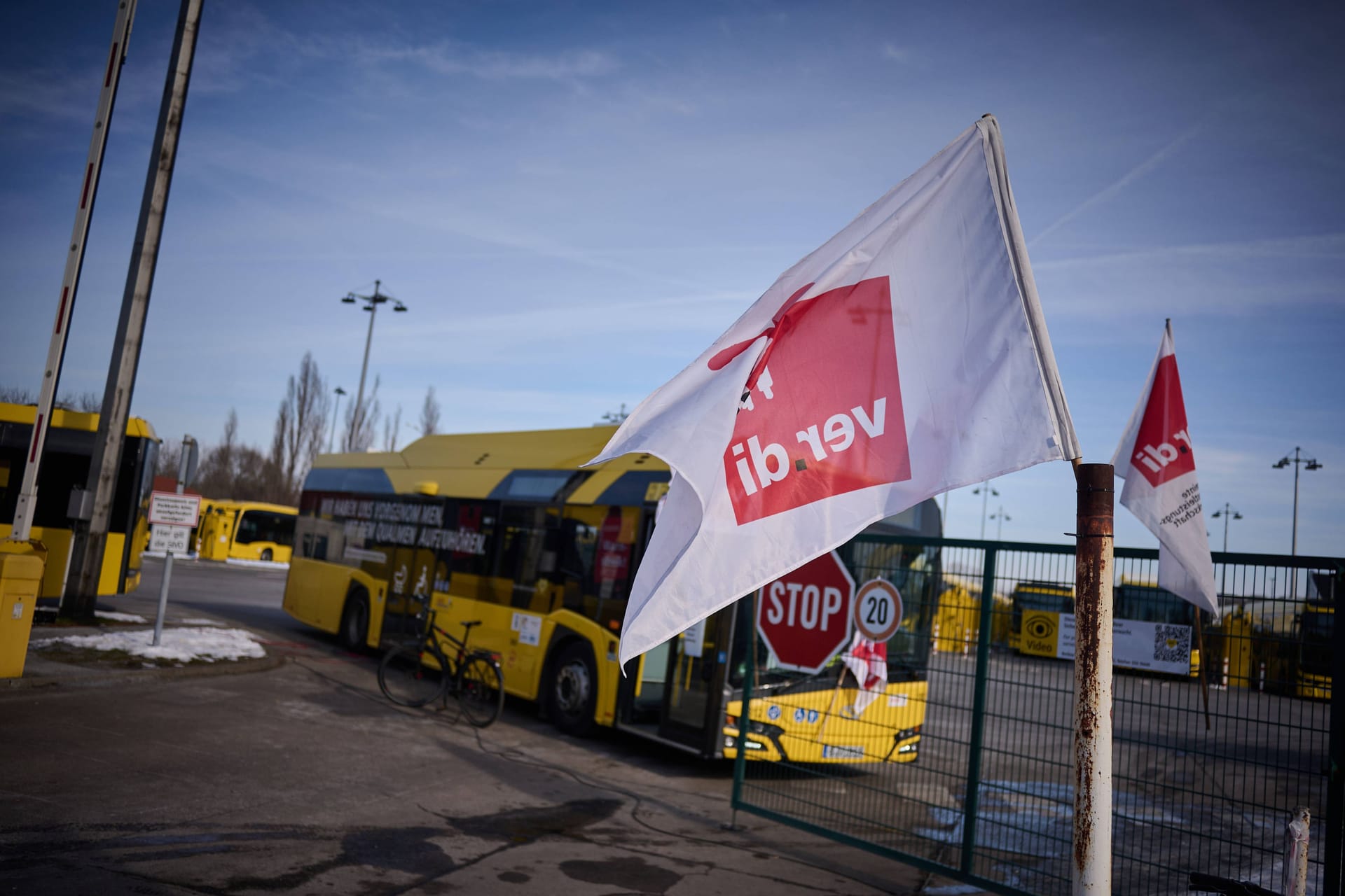 Busse der BVG (Archivbild): Kommt es zu einem weiteren Streik in Berlin?