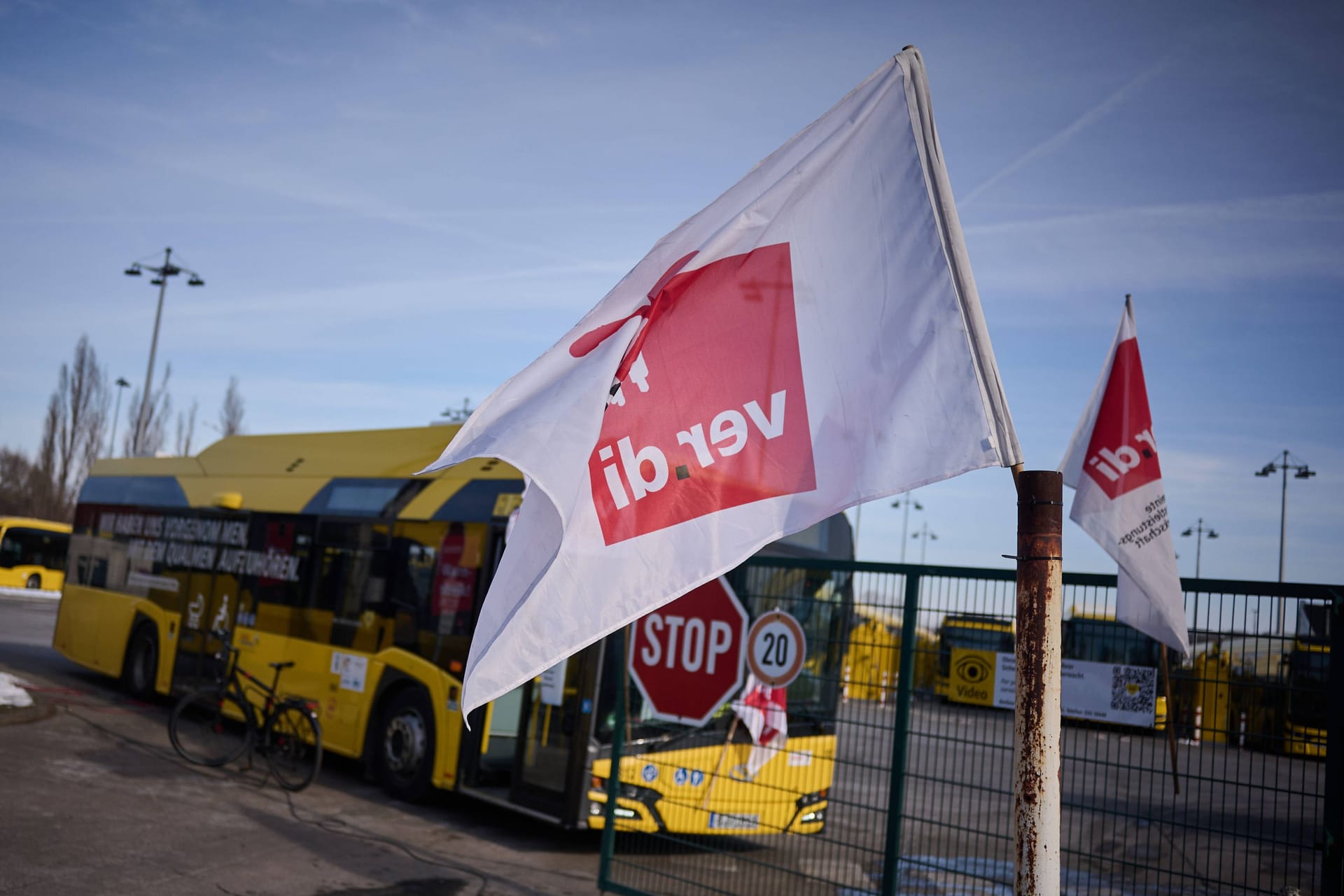 Busse der BVG (Archivbild): Kommt es zu einem weiteren Streik in Berlin?