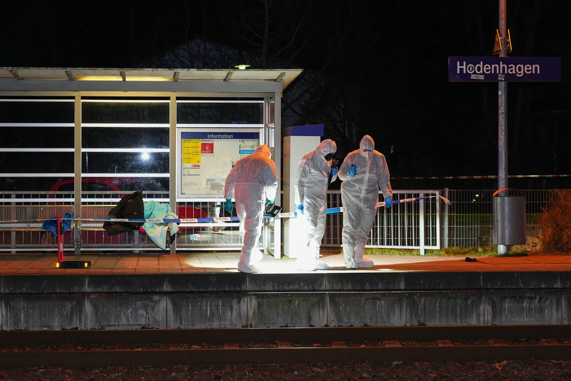 Am Sonntagabend wurde am Bahnhof in Hodenhagen eine junge Frau lebensgefährlich verletzt.