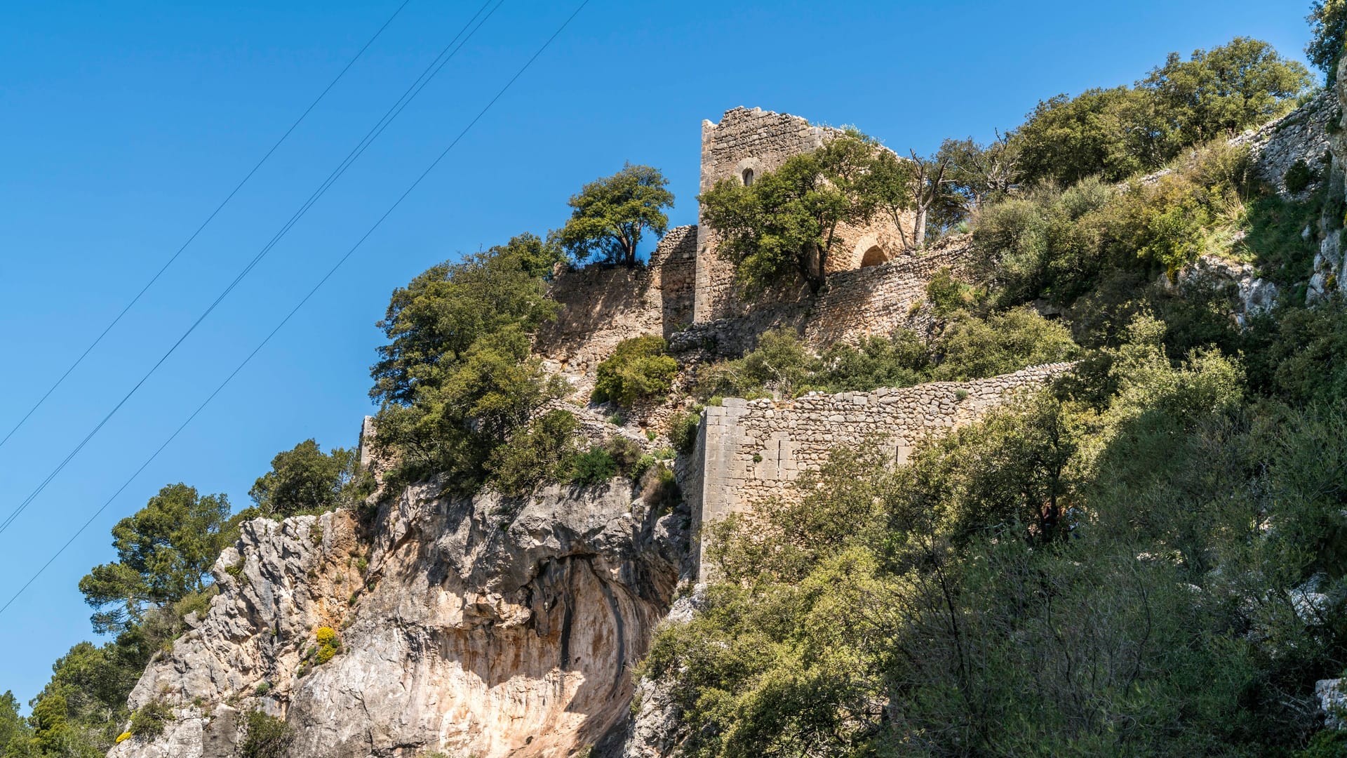 Die Ruine des Castell d'Alaró im Gebirge der Serra de Tramuntana.