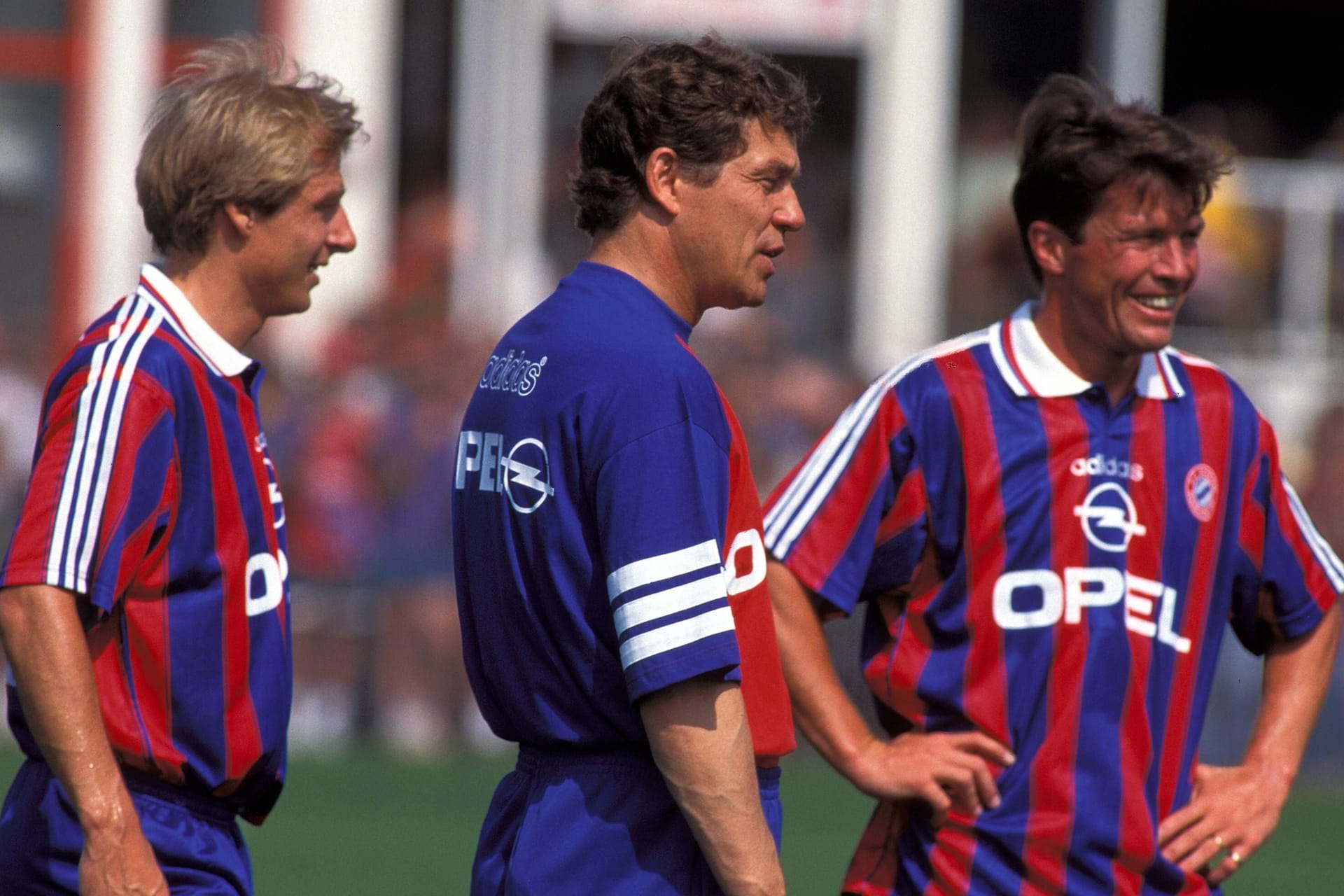 Jürgen Klinsmann, Otto Rehhagel und Lothar Matthäus (v.l): Das Trio gehörte in den wilden Zeiten des FC Bayern in den 90ern zu den Protagonisten des FC Hollywood.