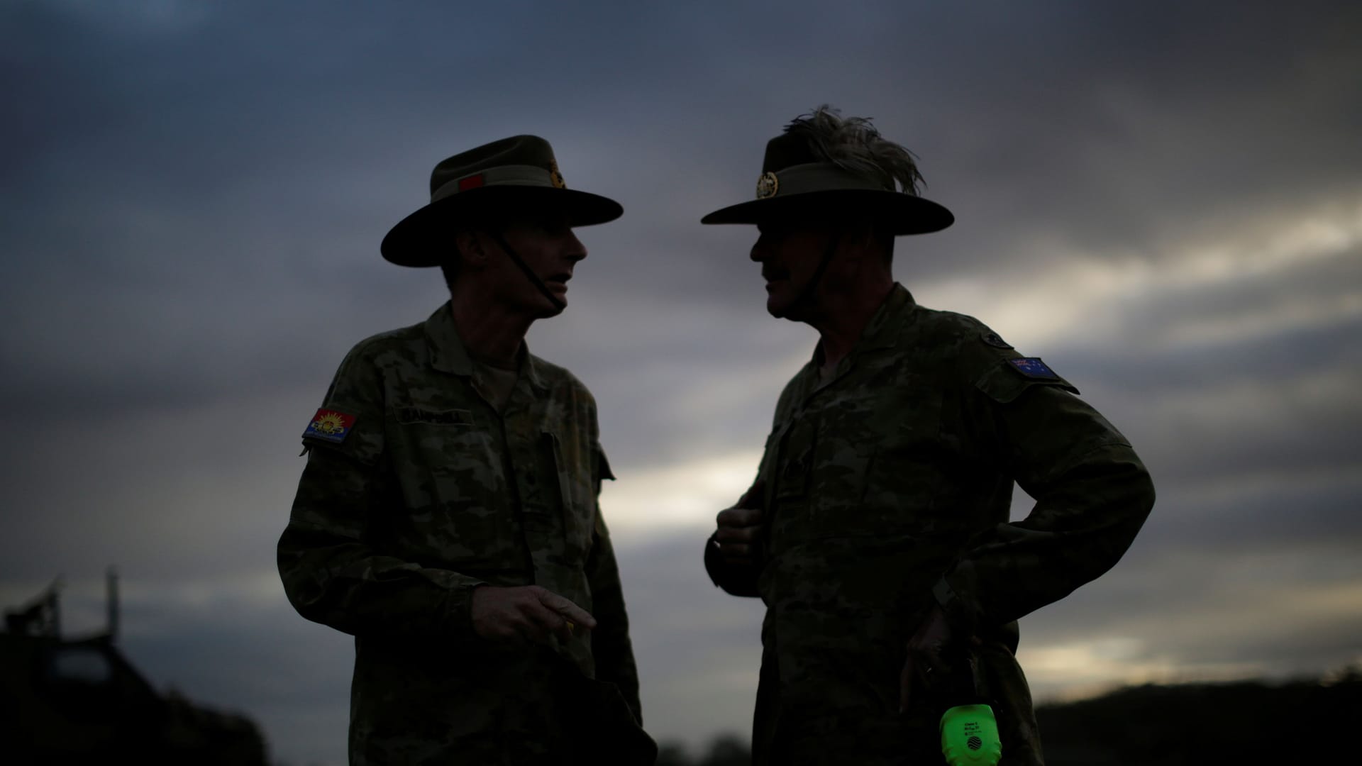 Der australische Armeegeneral Angus Campbell (l.) und sein Gegenüber bei der US-Armee, Don Spinks, bei einer gemeinsamen Übung in Australien (Archivbild).