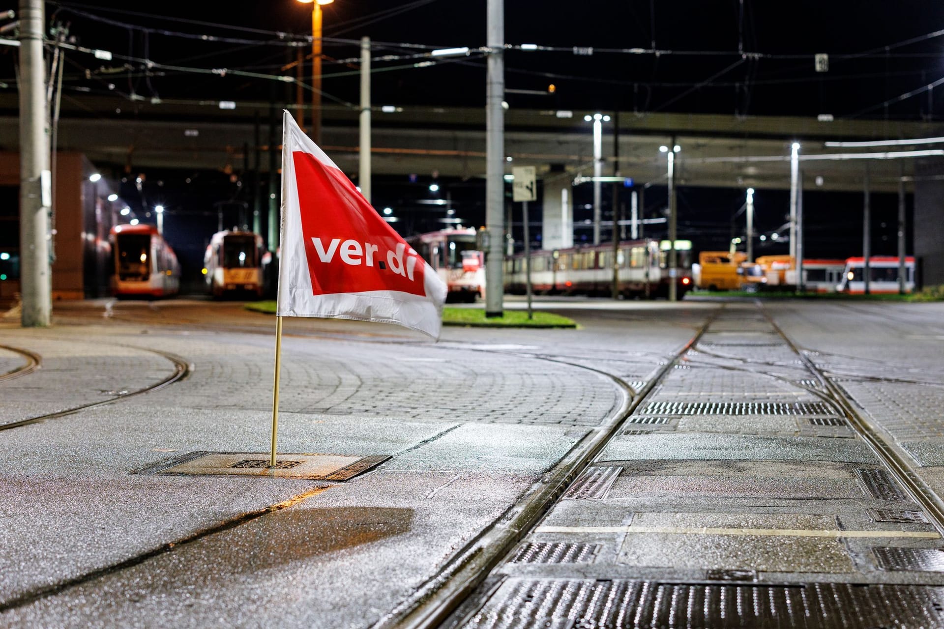 Warnstreiks im öffentlichen Nahverkehr - Duisburg