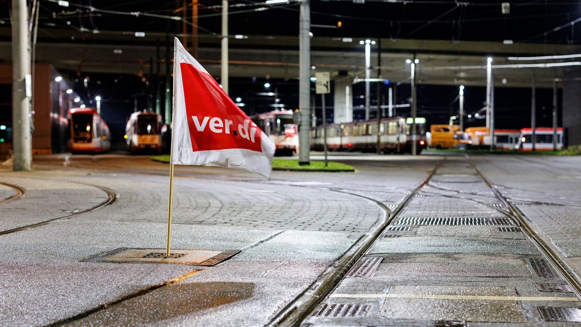 Warnstreiks im öffentlichen Nahverkehr - Duisburg