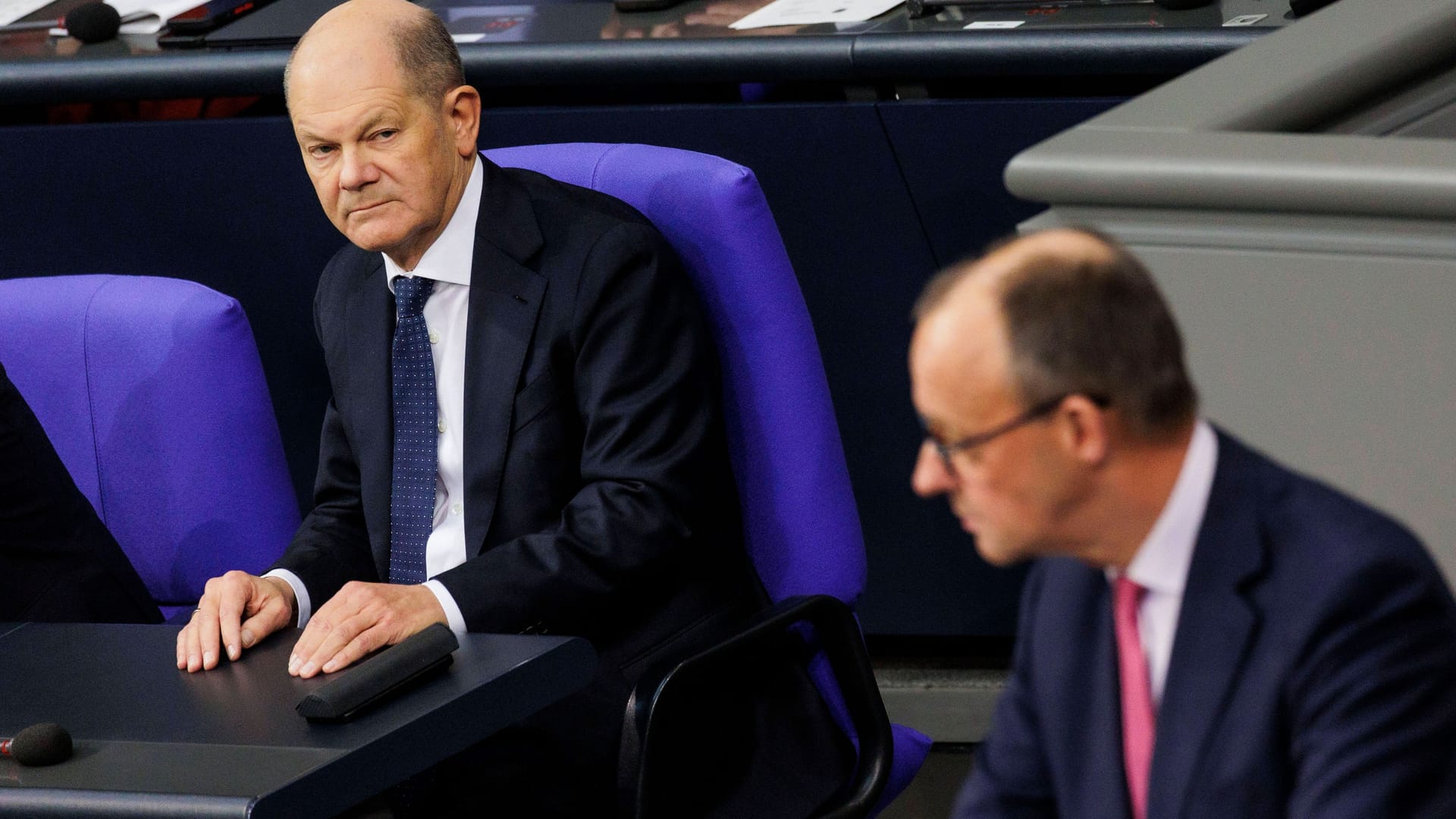 Olaf Scholz (SPD) und Friedrich Merz (CDU) Ende Januar im Bundestag.