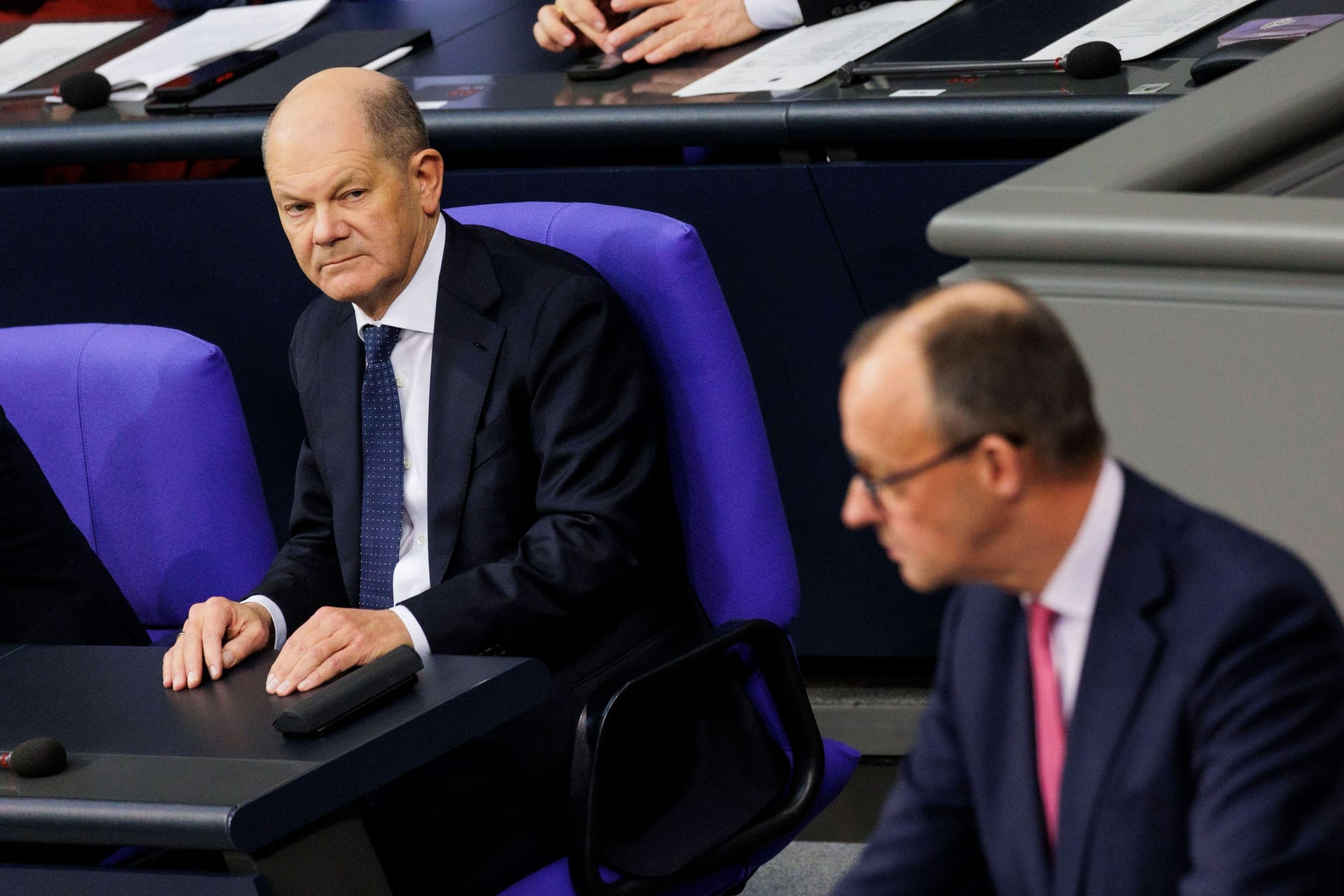 Olaf Scholz (SPD) und Friedrich Merz (CDU) Ende Januar im Bundestag.