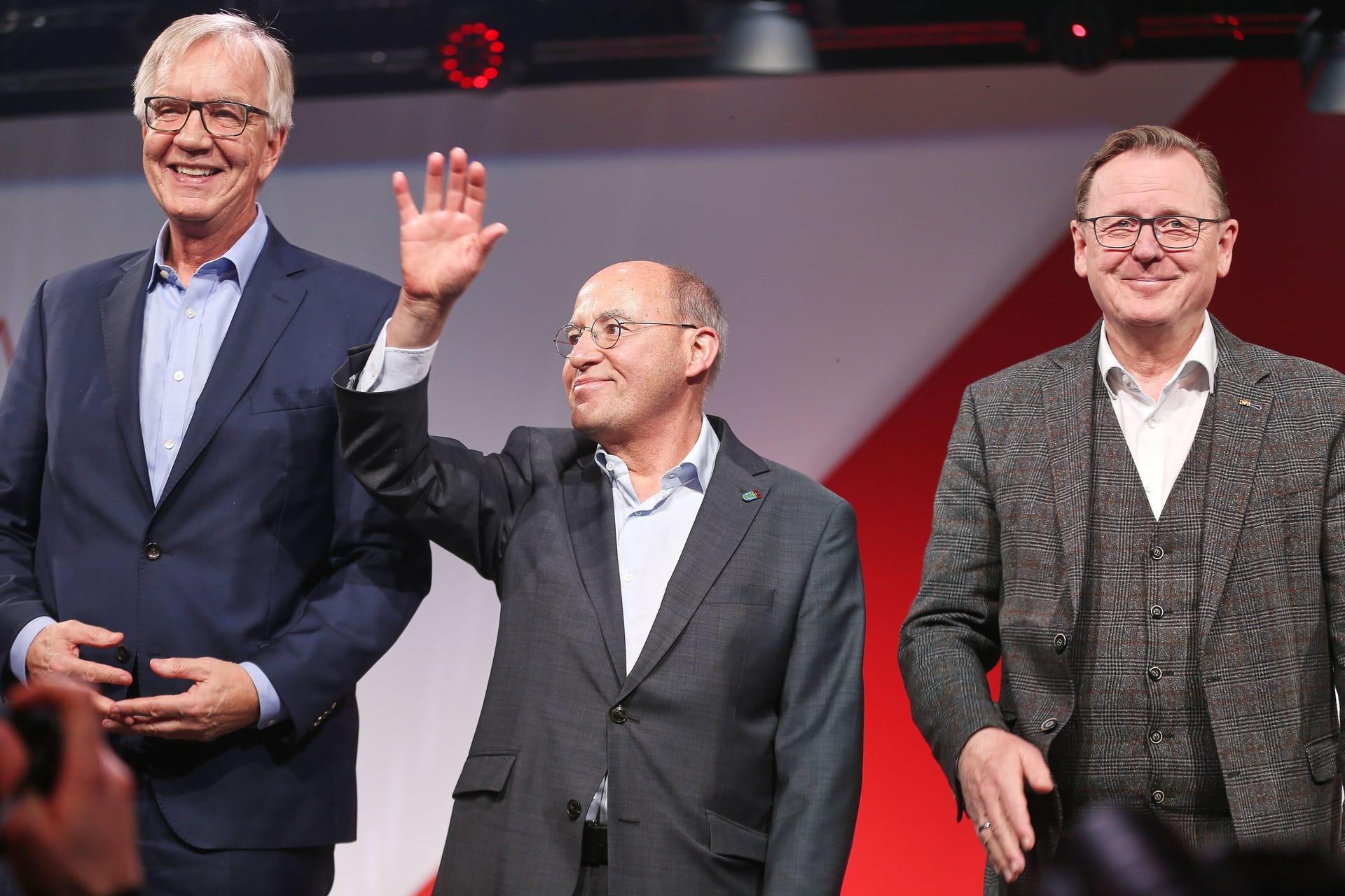 Mission Silberlocke (v.l.n.r.) Dietmar Bartsch, Gregor Gysi, Bodo Ramelow (Archivbild): Die drei waren am Sonntag in Dresden.