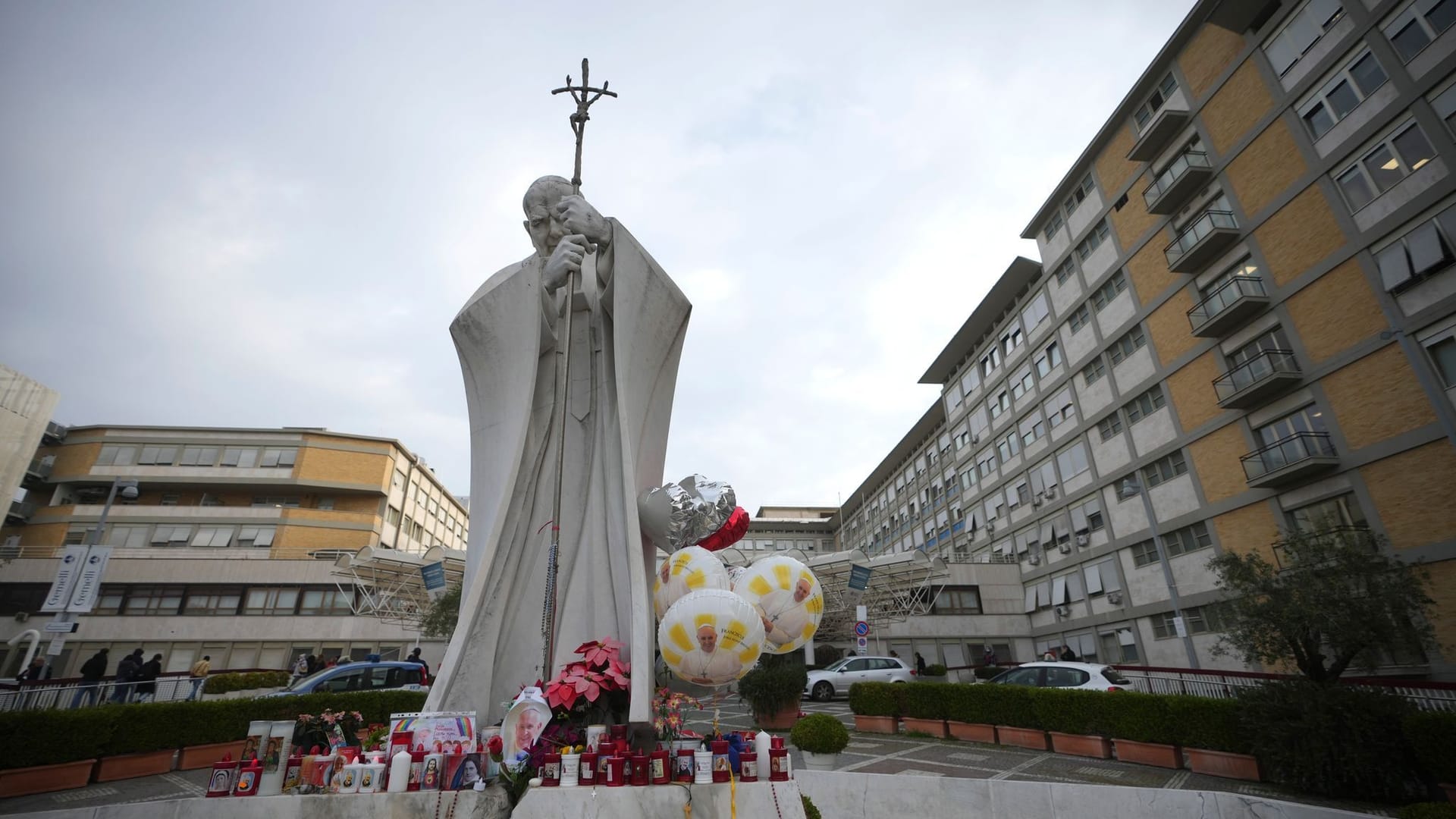 Papst im Gemelli-Krankenhaus in Rom