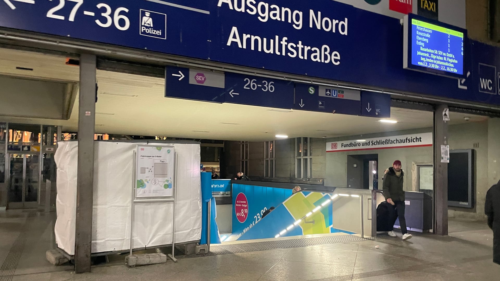 Tausende Reise nutzen am HBF täglich den Aufgang vom Nahverkehr zum Fernverkehr: Die Rolltreppe auf der linken Seite jedoch ist seit November 2023 defekt.