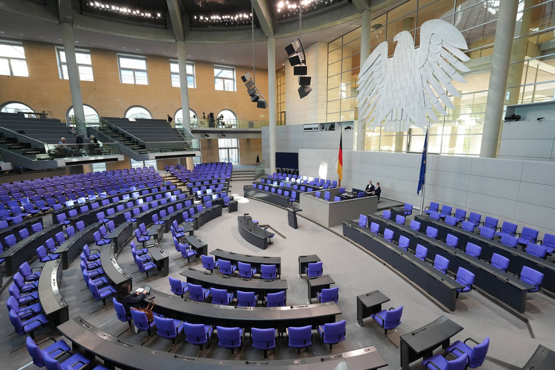 Deutscher Bundestag, 118. Plenarsitzung, Generaldebatte Symbolbild und Themenbild des leeren Plenarsaal im Reichstagsgebaeude im Vorfeld der 118. Sitzung des Deutschen Bundestag in Berlin Berlin Berlin Deutschland