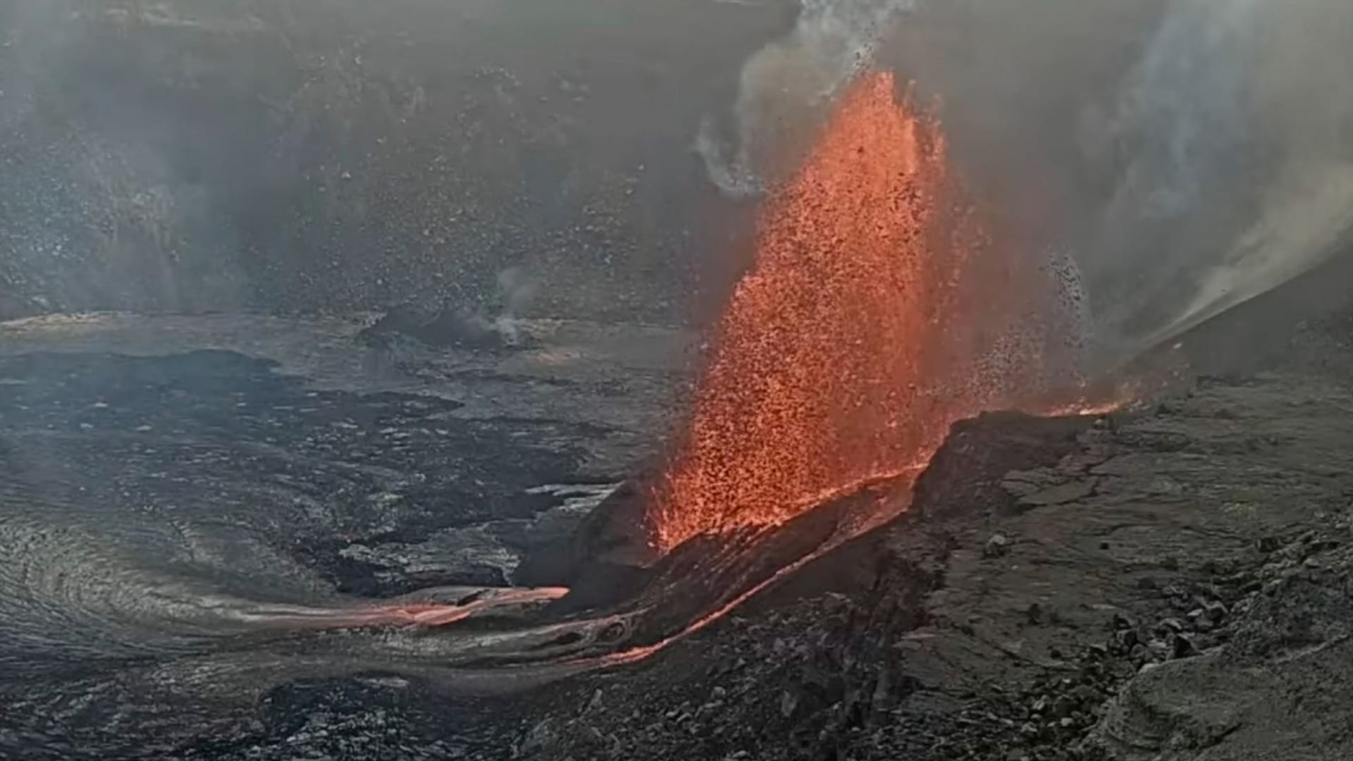 Kilauea-Vulkan auf Hawaii spuckt Lava