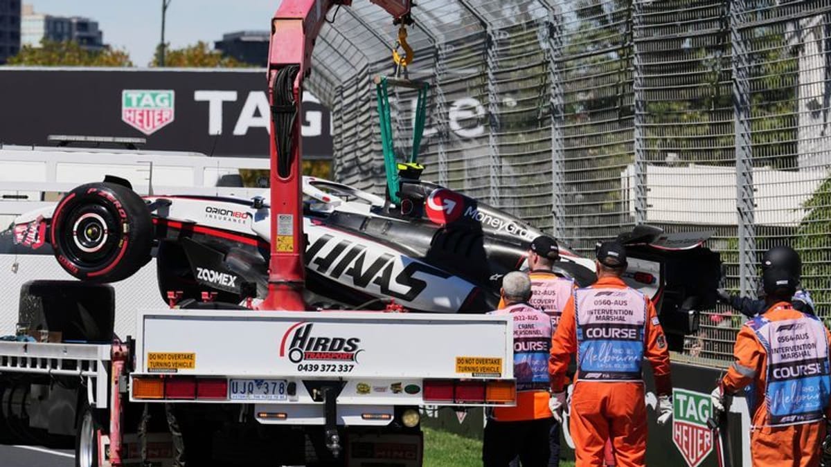 f1-deb-tant-baut-heftigen-unfall-zum-auftakt-in-melbourne