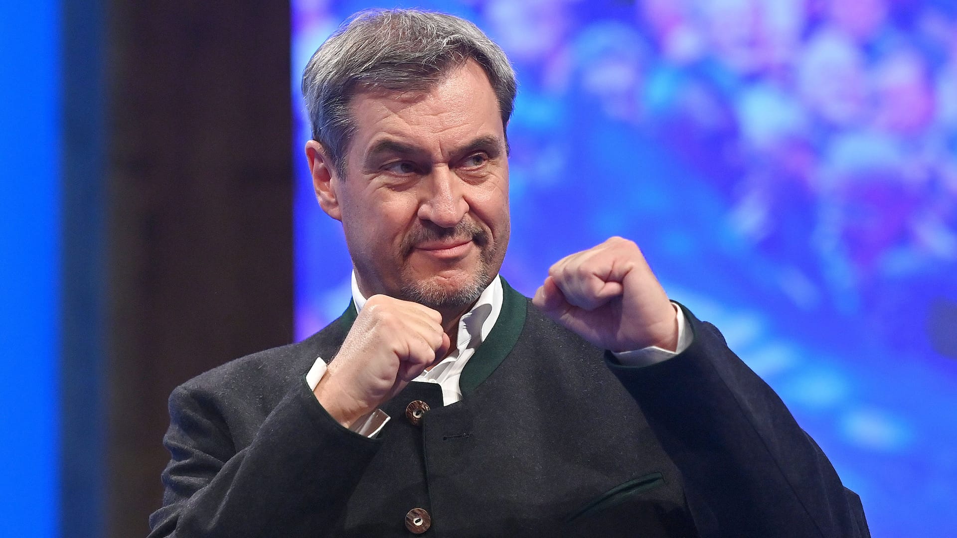 Markus Söder in Boxerpose: Der CSU-Politiker hat sich am Aschermittwoch verächtlich über Bremen geäußert.