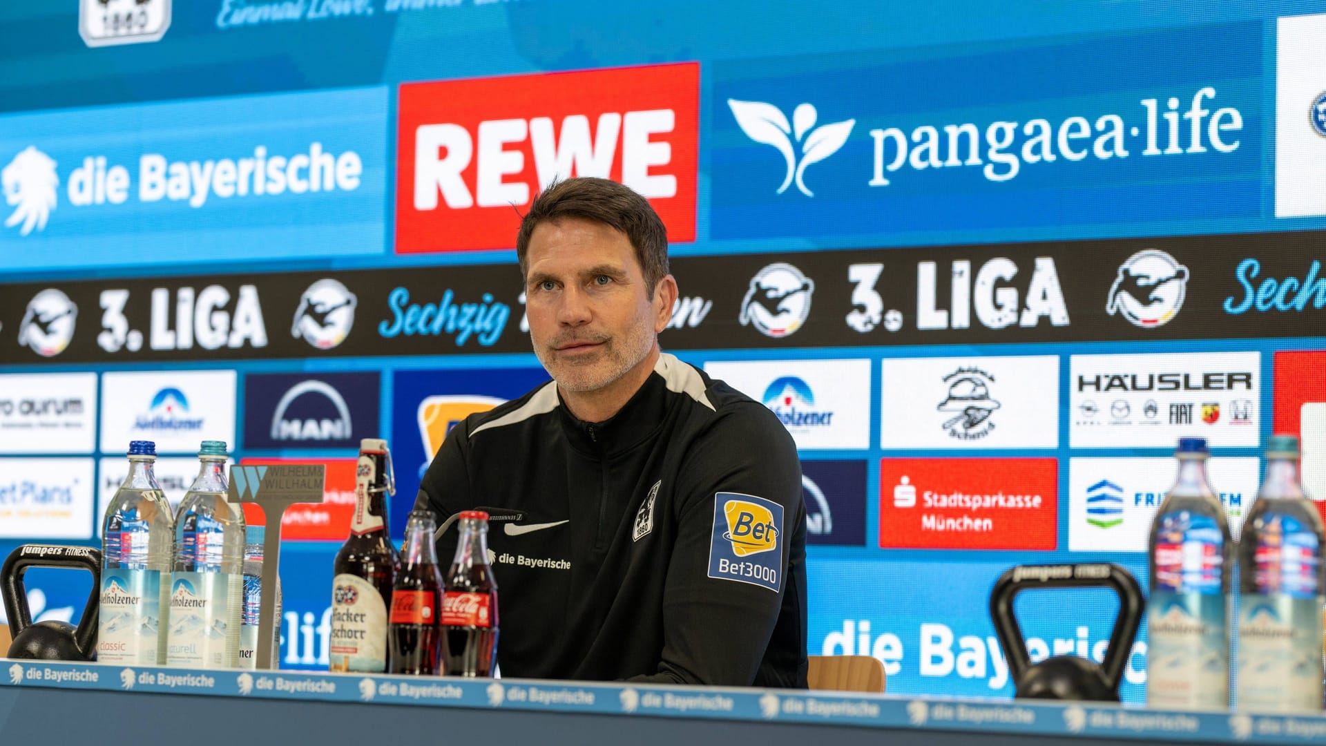 TSV-Trainer Patrick Glöckner (Archivbild): Im Hinterkopf hat er bereits das Derby gegen Unterhaching.