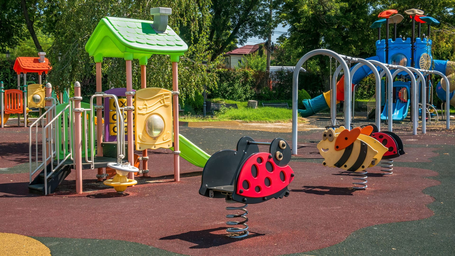 Ein Kinderspielplatz (Archivbild): Ein Ladendieb in Bremen hat sich ein besonderes Versteck ausgesucht.