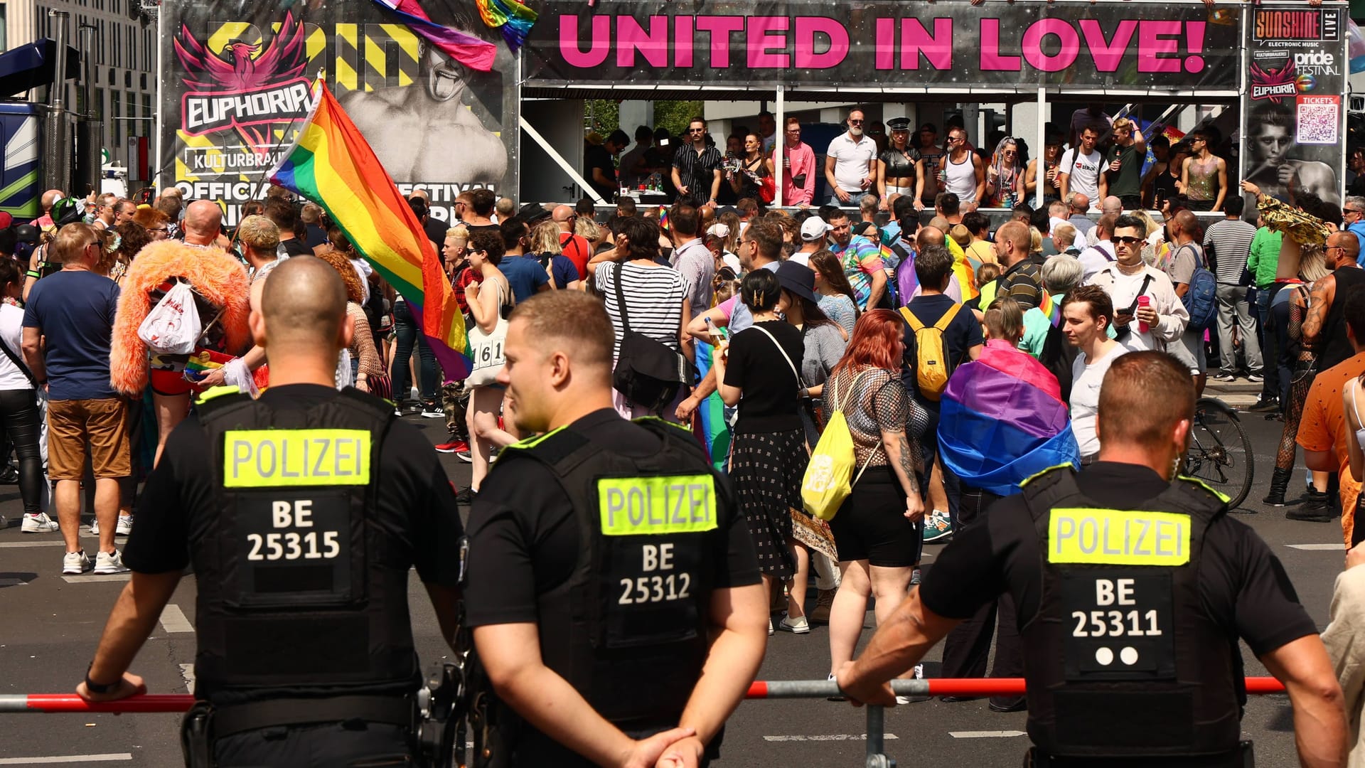 Polizei beim Christopher Street Day (Archivbild): Noch in dieser Legislaturperiode soll das Gesetz verabschiedet werden.