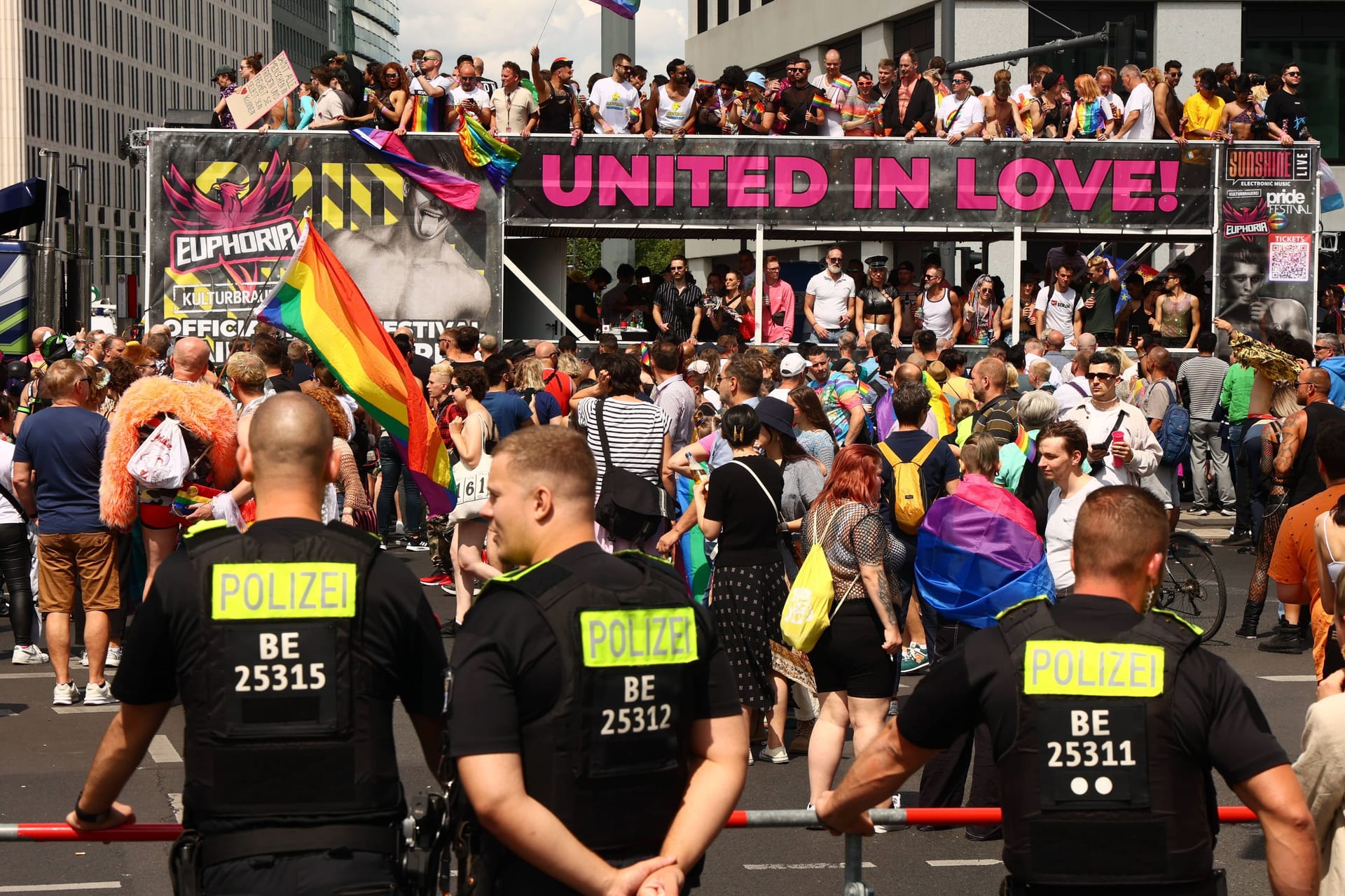 Polizei beim Christopher Street Day (Archivbild): Noch in dieser Legislaturperiode soll das Gesetz verabschiedet werden.