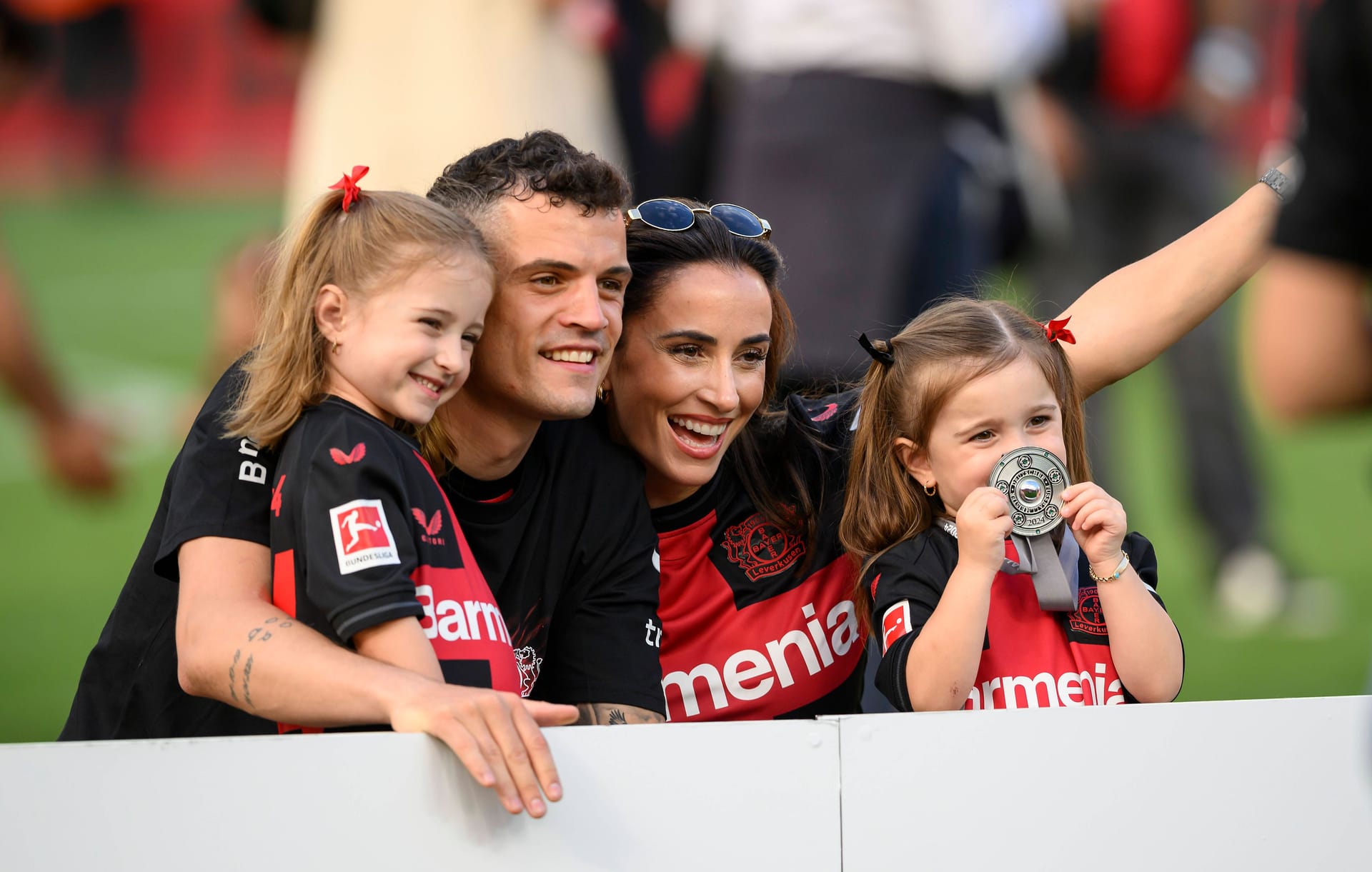 Granit und Leonita Xhaka mit ihren ersten beiden Töchtern im Mai 2024.